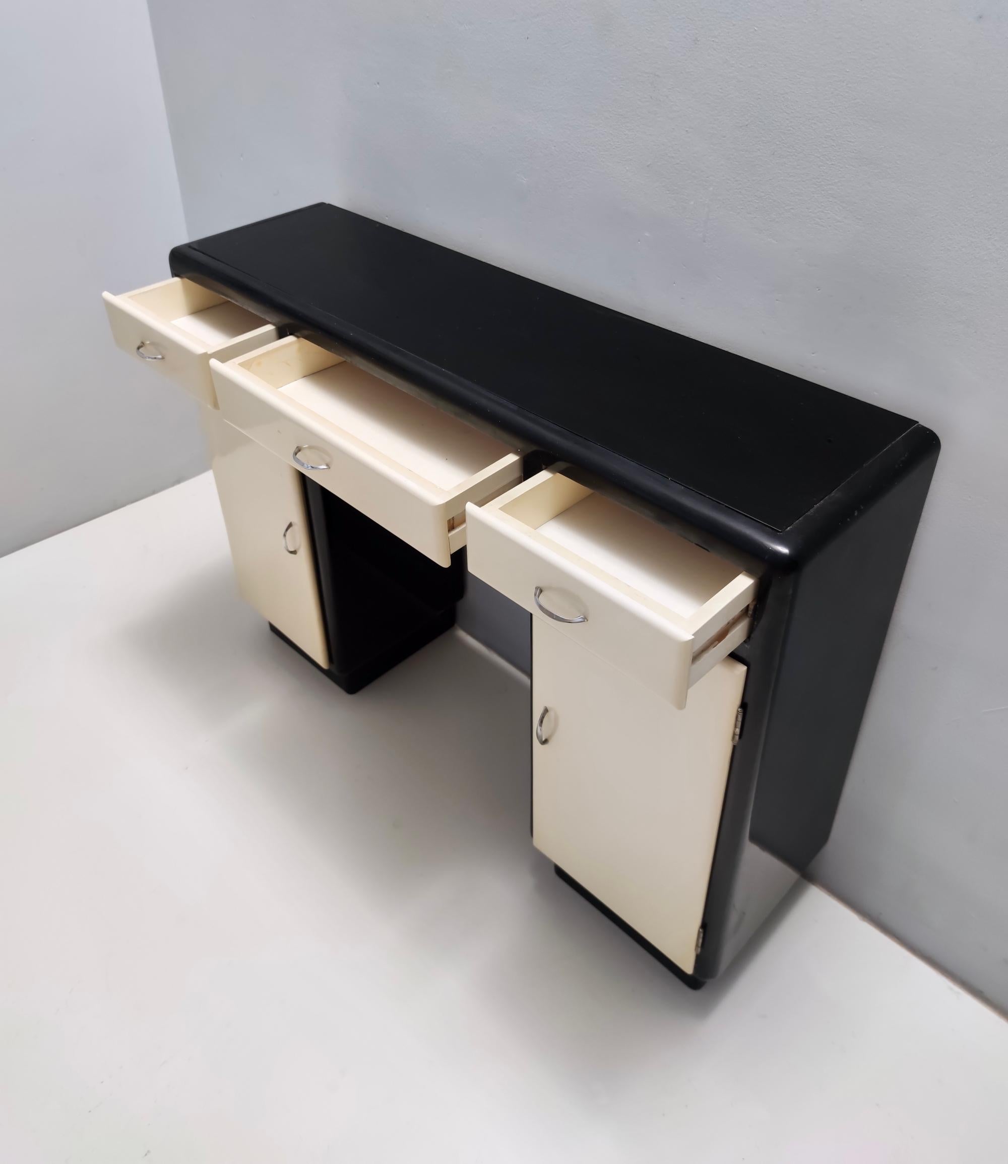 Nickel Table console d'entrée rationaliste noire et ivoire avec plateau en verre noir, Italie en vente