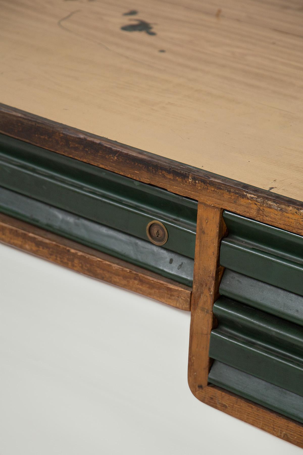 Bauhaus Desk in wood and iron In condizioni buone in vendita a Milano, IT