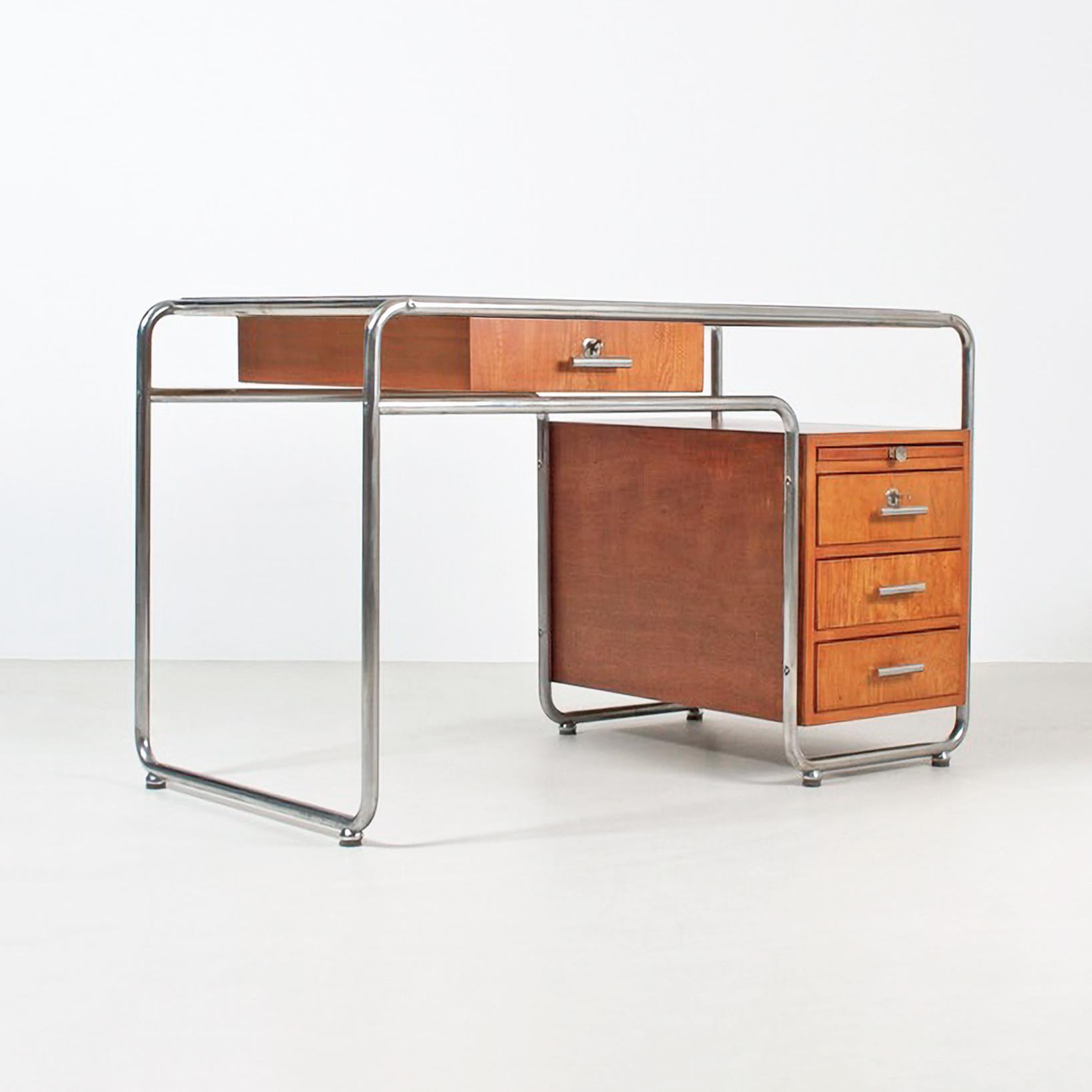 Rationalist desk attributed to Cova - Milano, c. 1930. The desk is made of chrome plated tubular steel and stained wood.
Restored on request, delivery time 10-12 weeks.