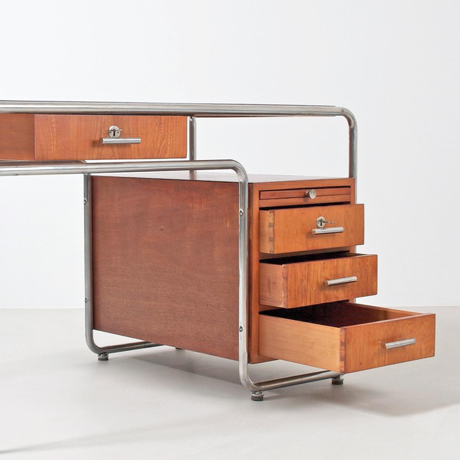 Rationalist Desk Made Of Chrome Plated Steel And Stained Wood, Italy, c. 1930 In Good Condition For Sale In Berlin, DE
