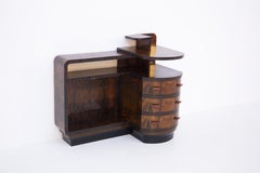 Aparador Racionalista Italiano de Madera de Nogal y Baquelita