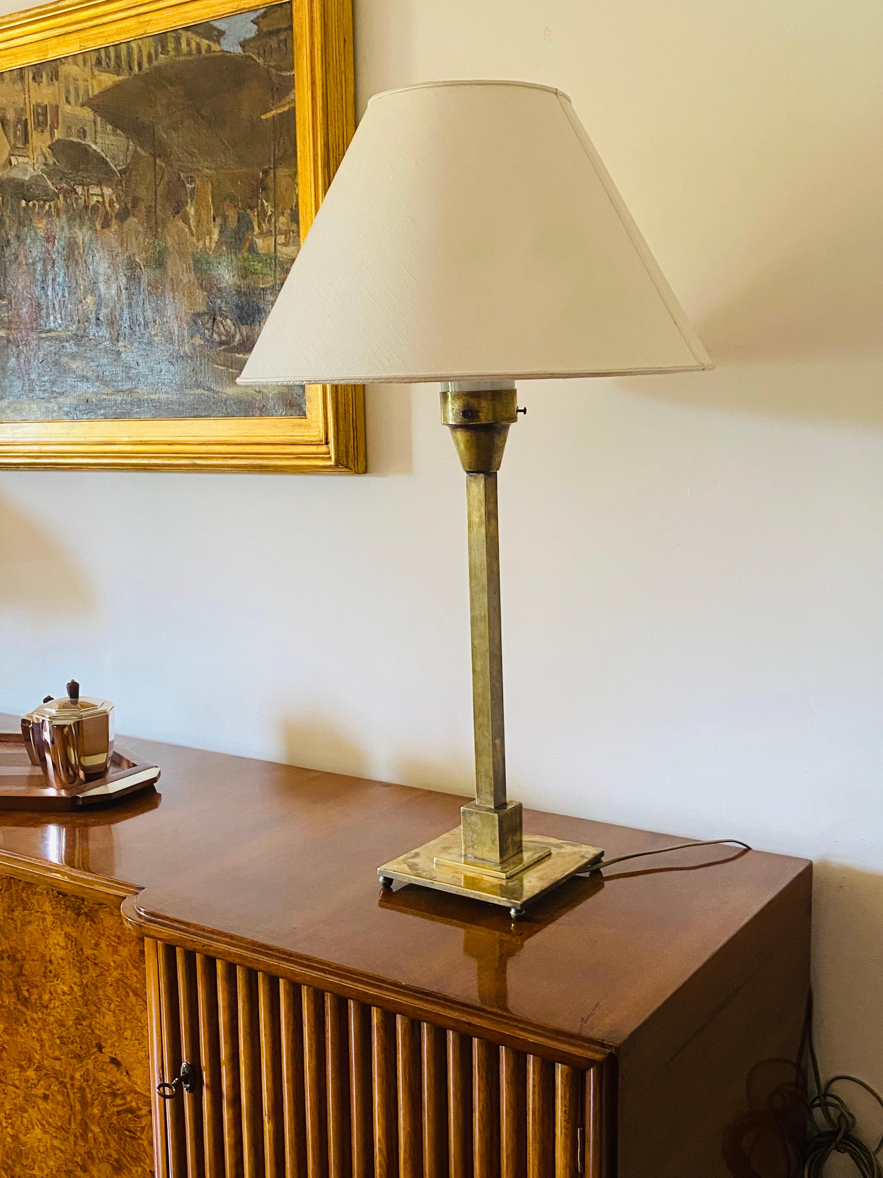 Lámpara de mesa racionalista monumental de latón, Officine A. Boffelli Milán Italia 1935 en Excelente estado para la venta en Firenze, IT