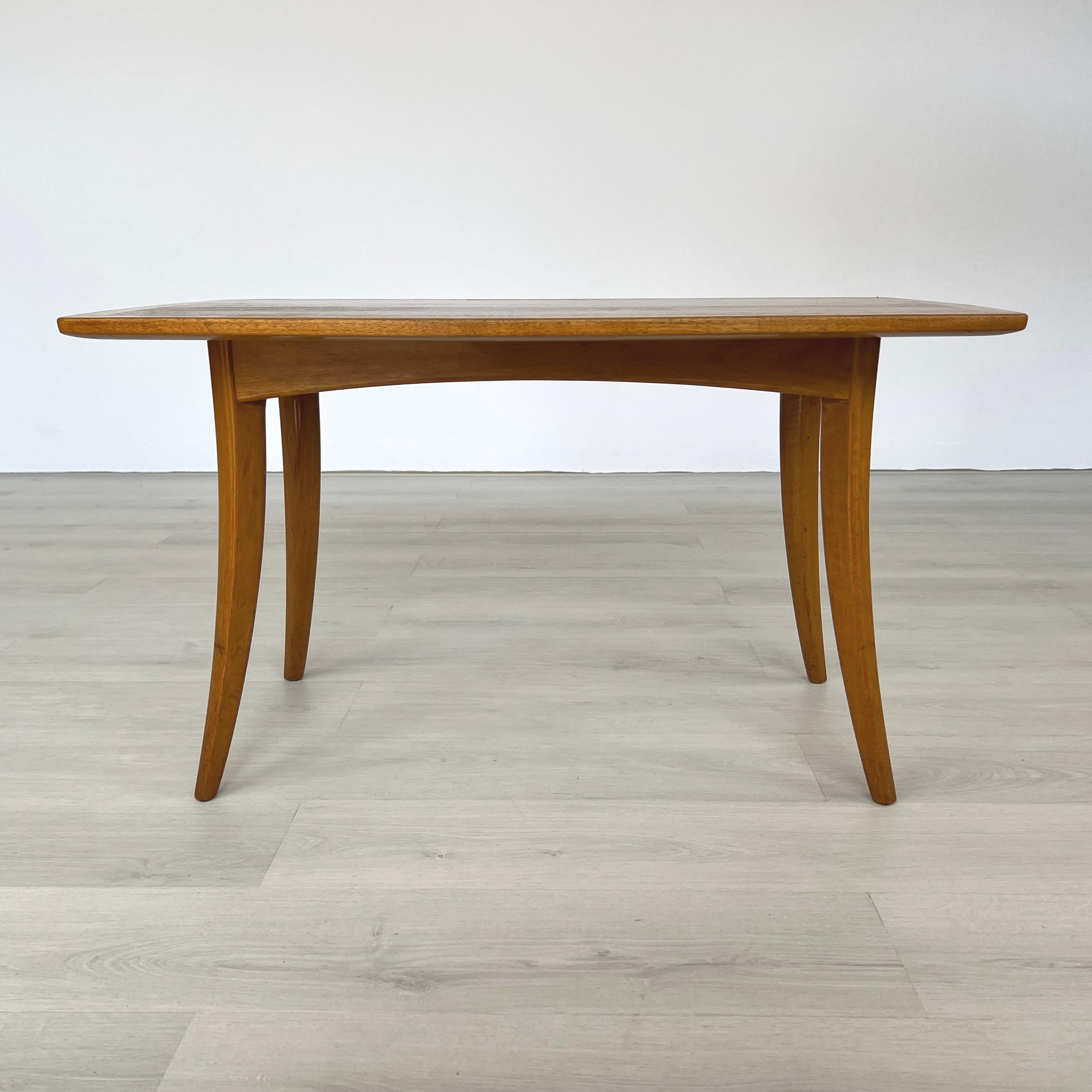 Mid-Century moderno Tavolo razionalista nello stile di AT&T. Robsjohn-Gibbings in vendita