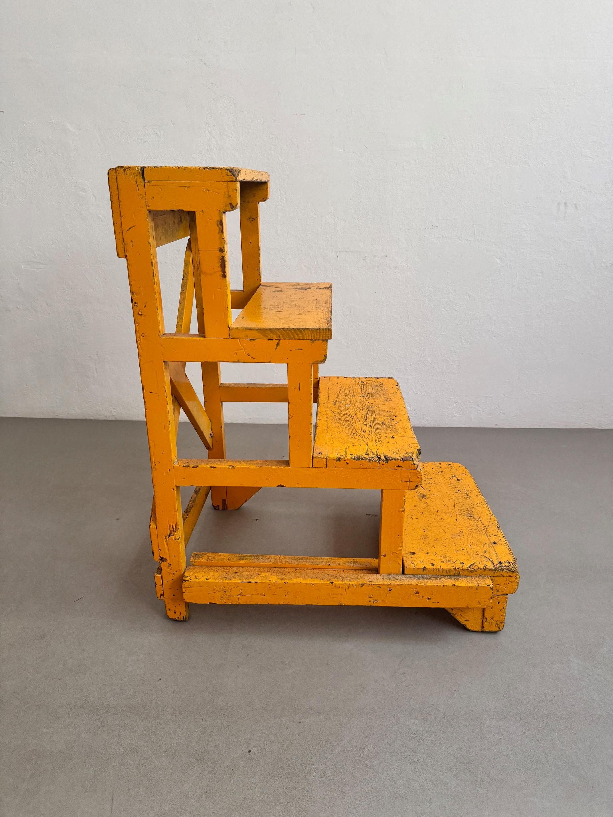 Mid-Century moderno Scale razionaliste in legno - Circa 1940, Spagna, Produttore sconosciuto in vendita