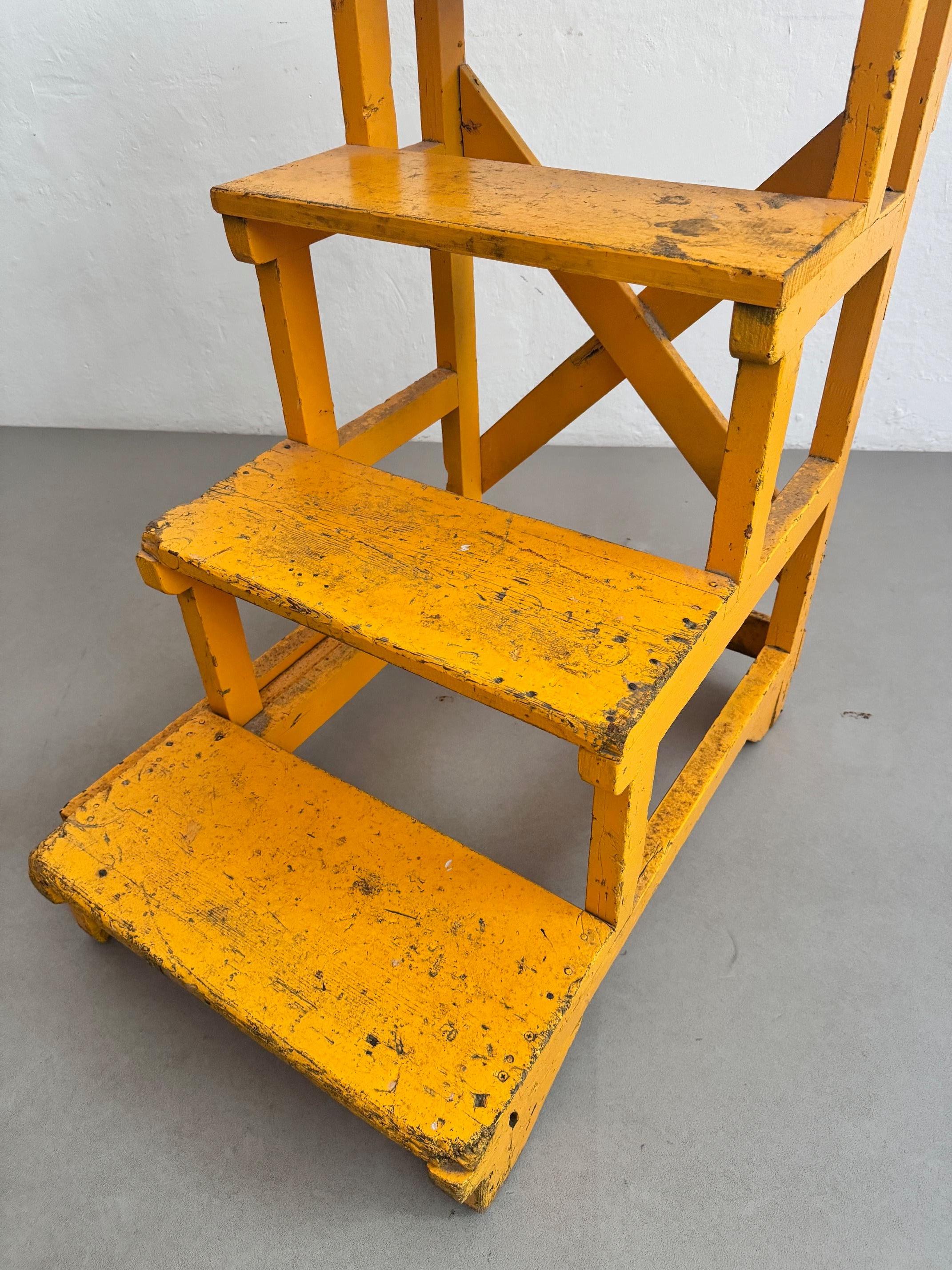 Metà XX secolo Scale razionaliste in legno - Circa 1940, Spagna, Produttore sconosciuto in vendita