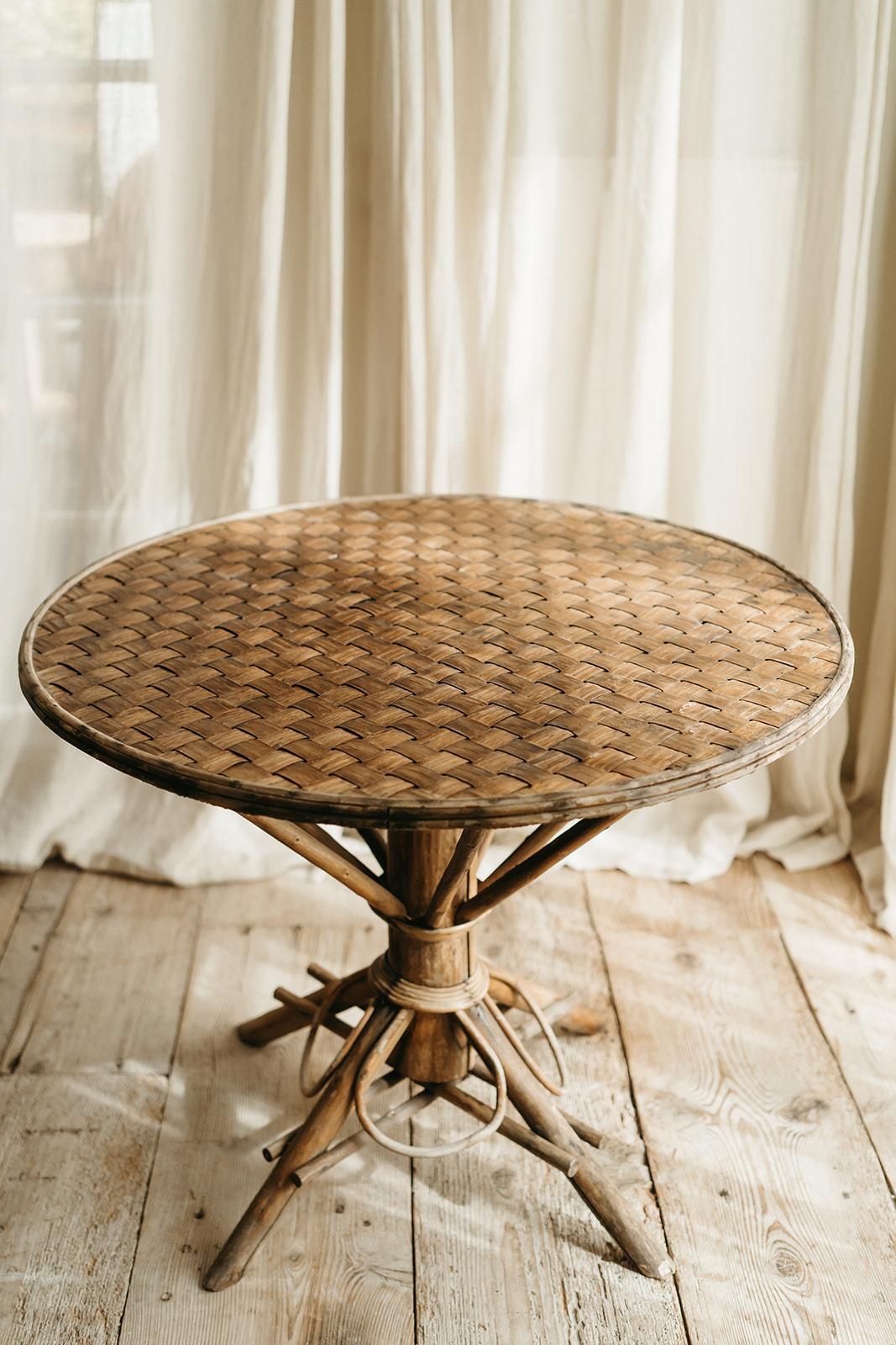 rattan 1970's table  In Good Condition For Sale In Brecht, BE