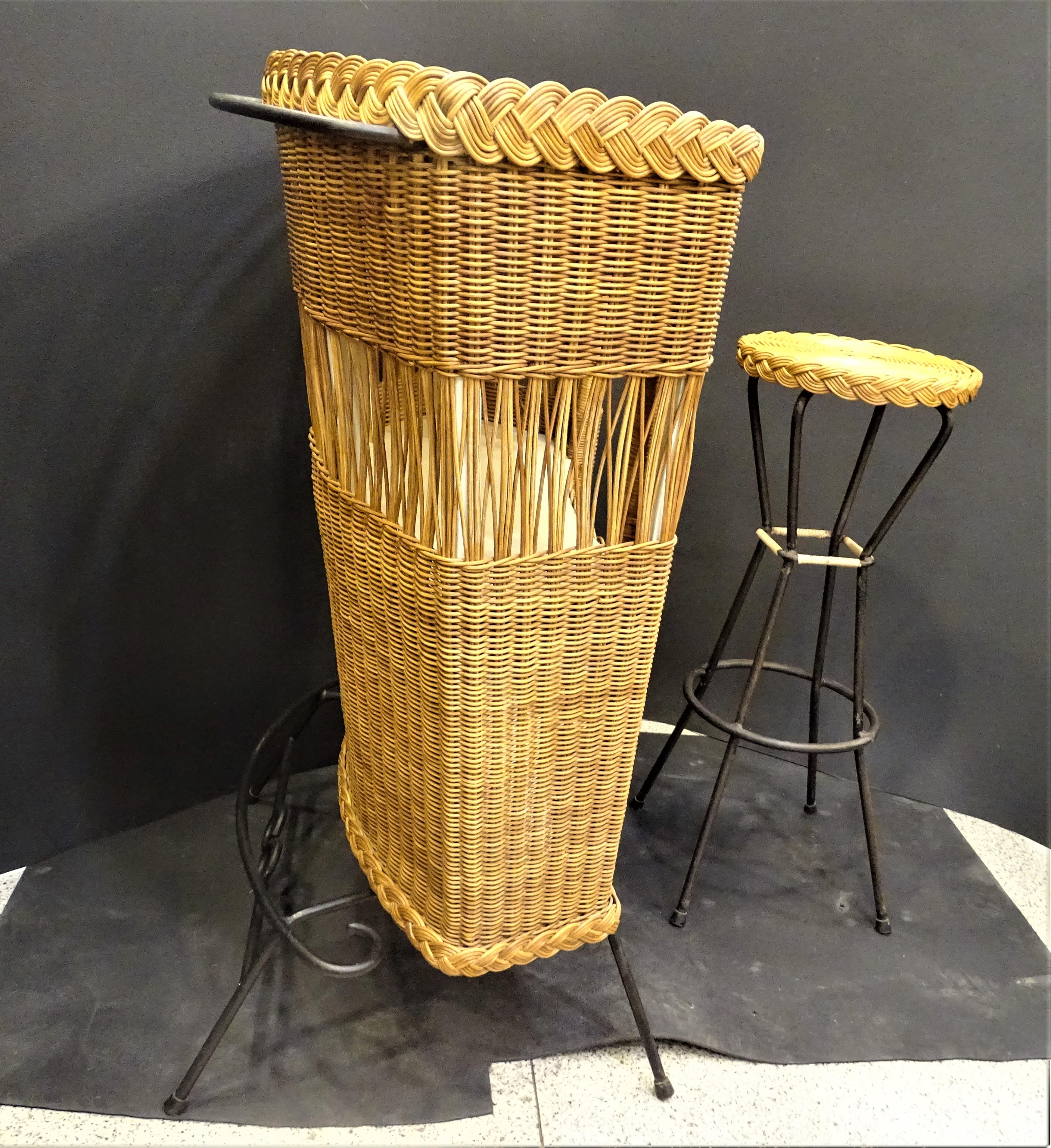 Rattan 60s Italian Corner Dry Bar with a Stool For Sale 8