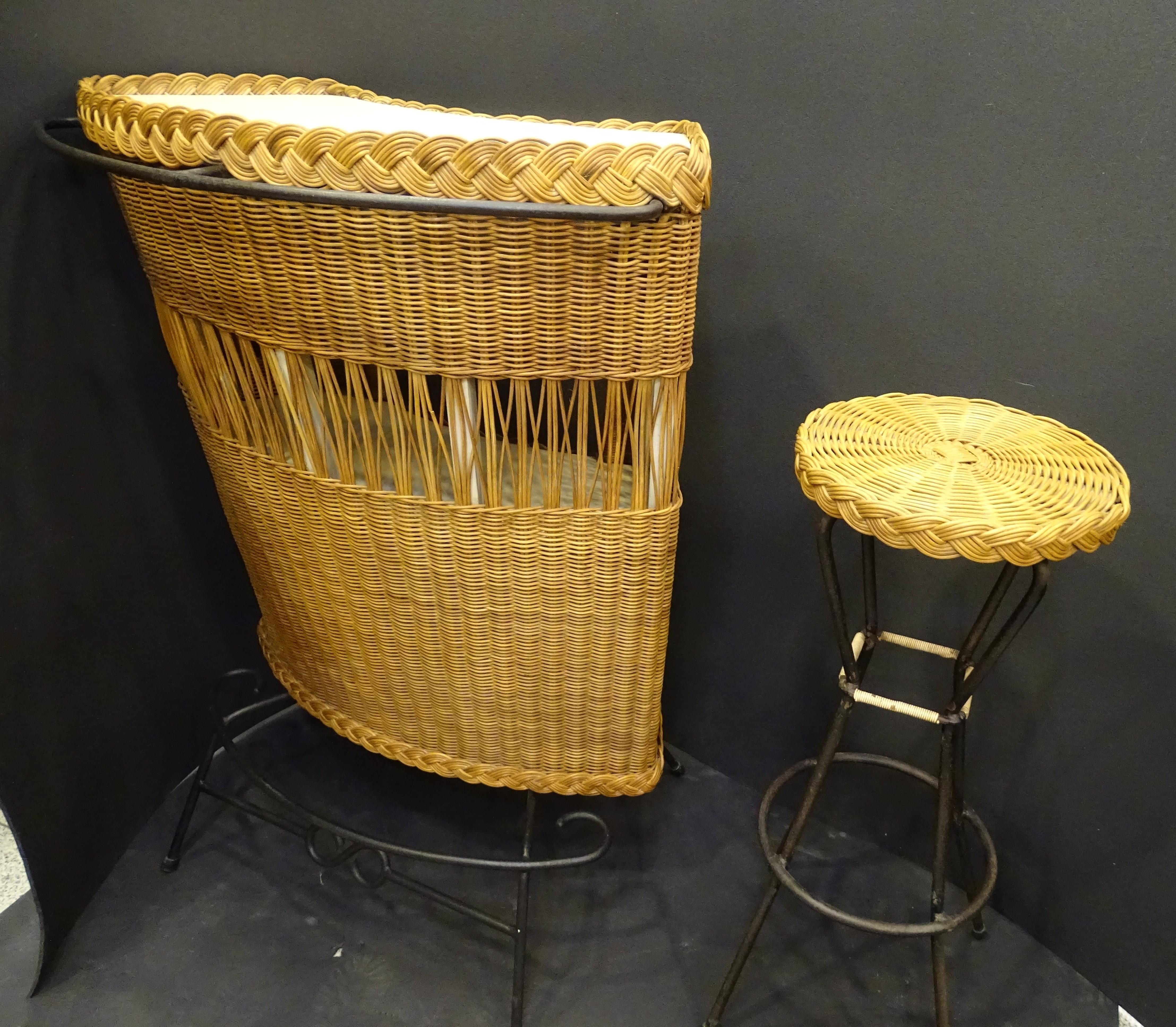 Mid-Century Modern Rattan 60s Italian Corner Dry Bar with a Stool For Sale