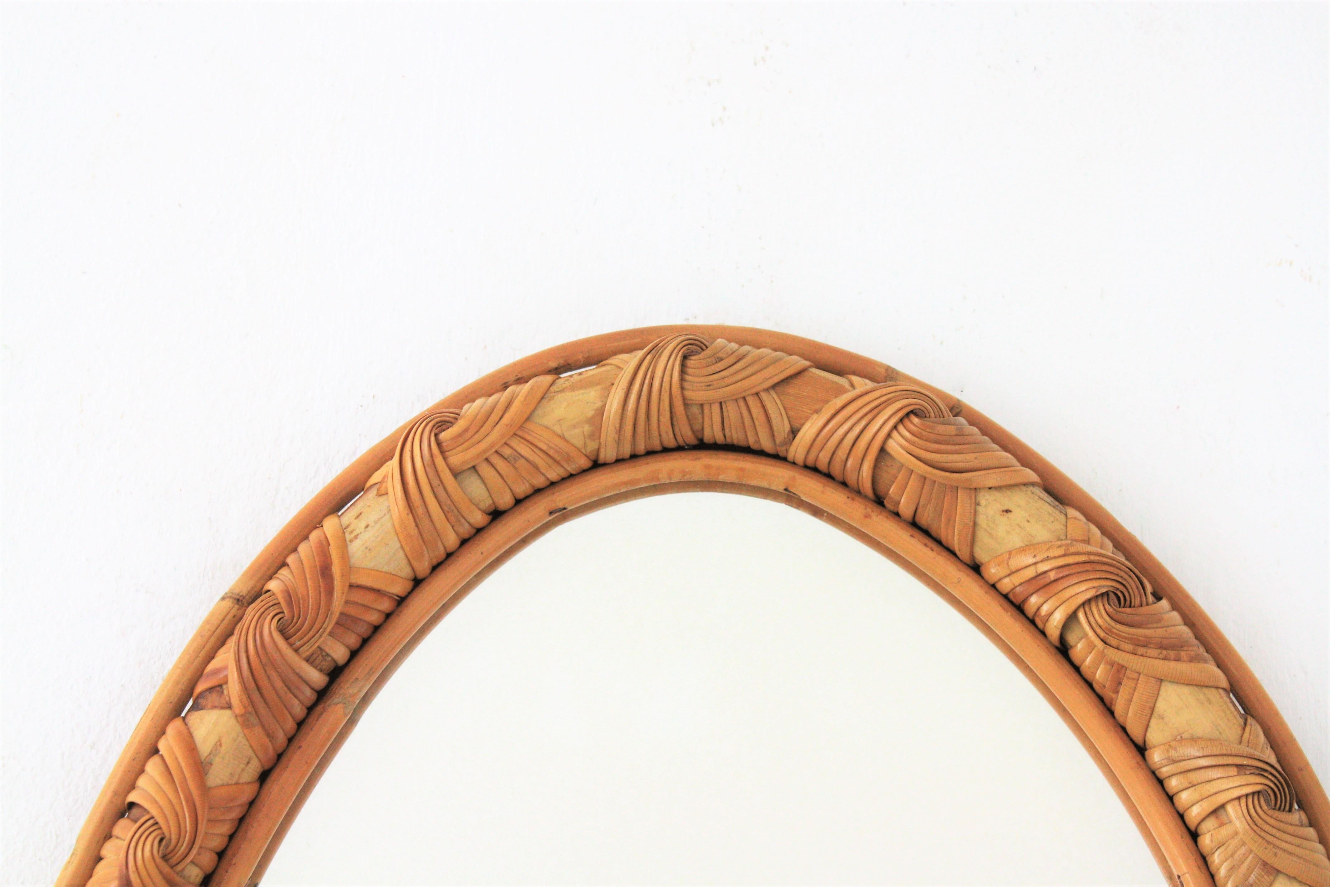 French Riviera Rattan Oval Mirror, Frame with Knot Details In Good Condition For Sale In Barcelona, ES