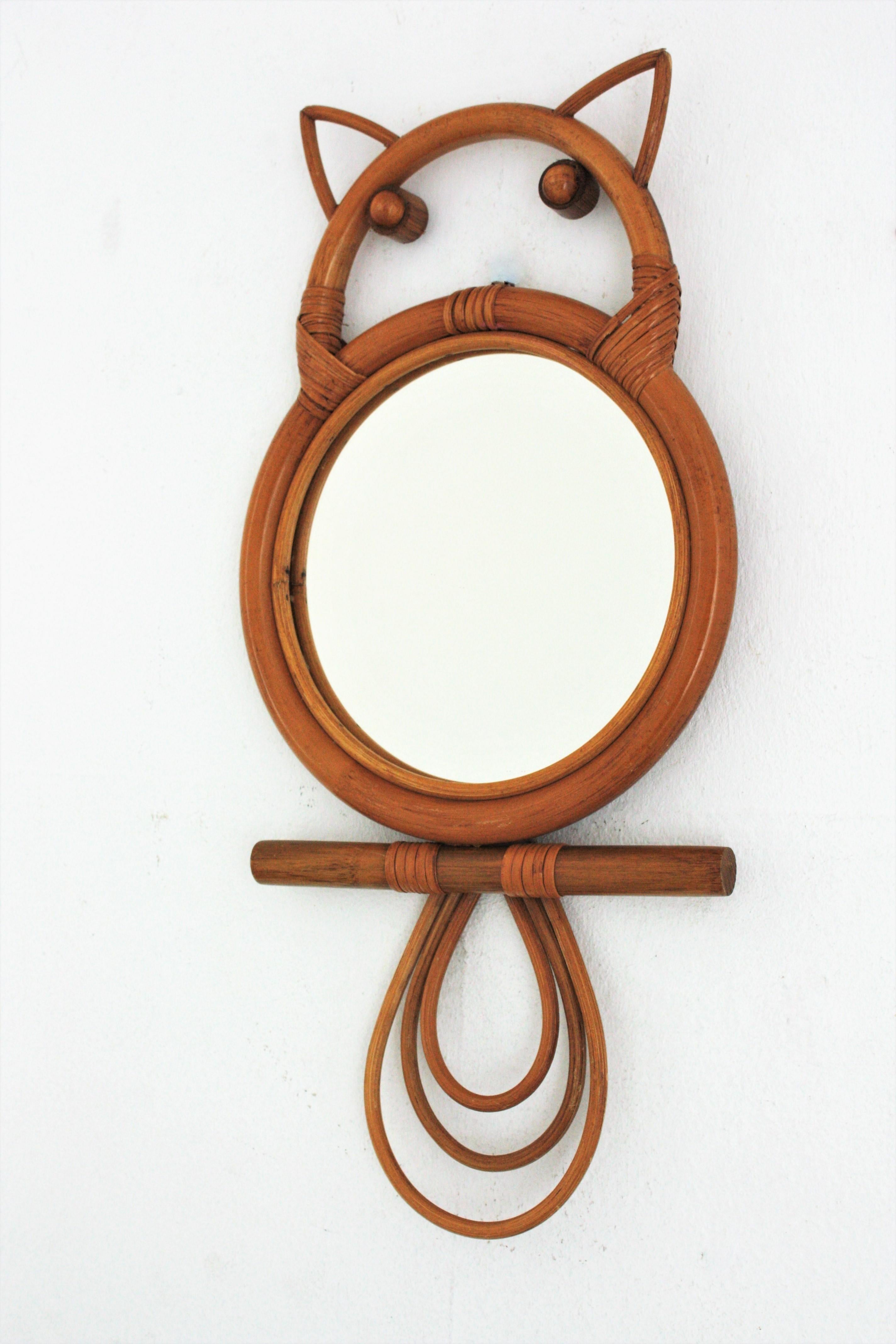 Rattan Bamboo Owl Figure Wall Mirror, France, 1960s In Good Condition For Sale In Barcelona, ES