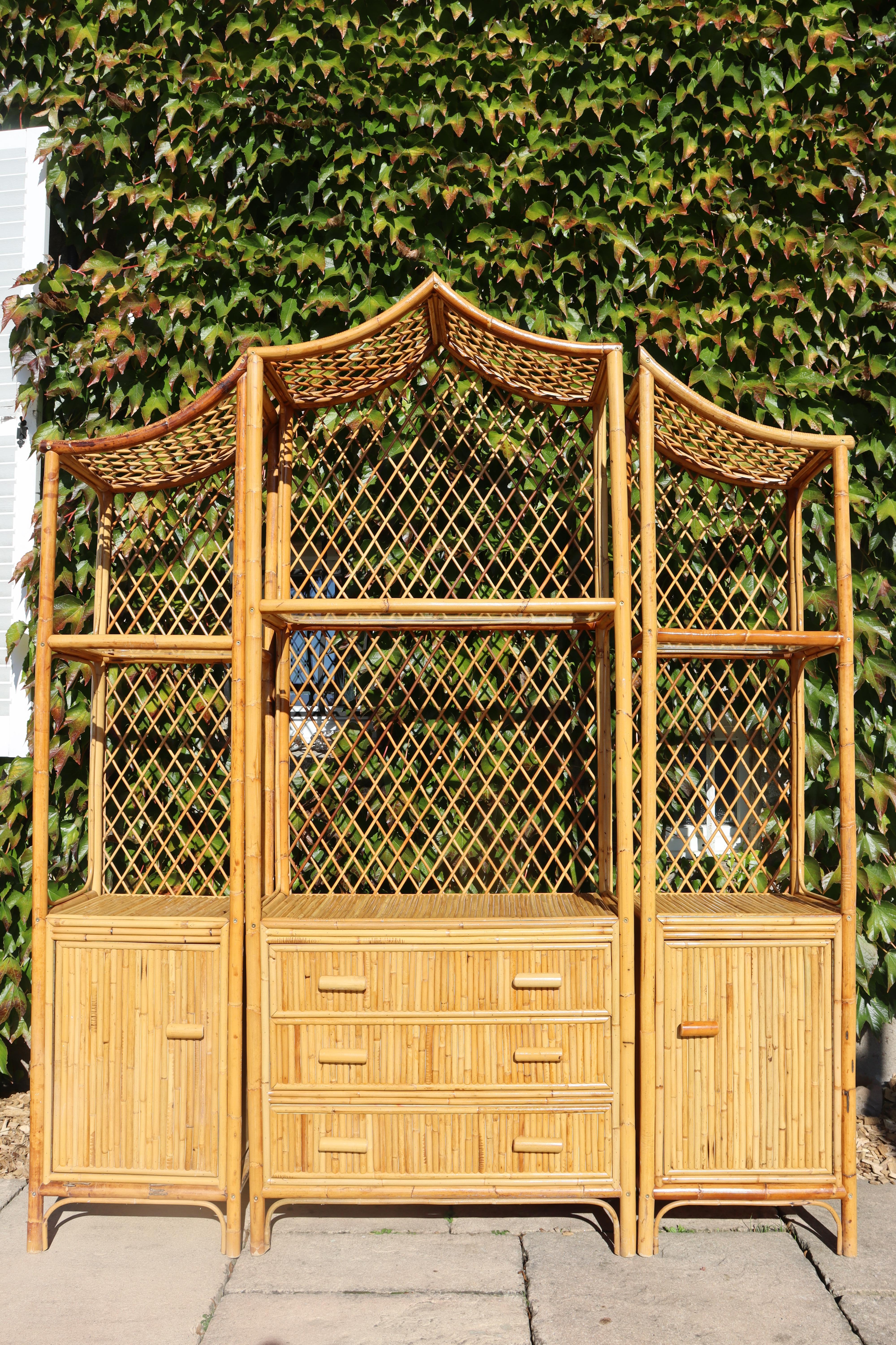 superb rattan and bamboo furniture, work from the 70s, Italy in very good condition, the shelves are made of glass