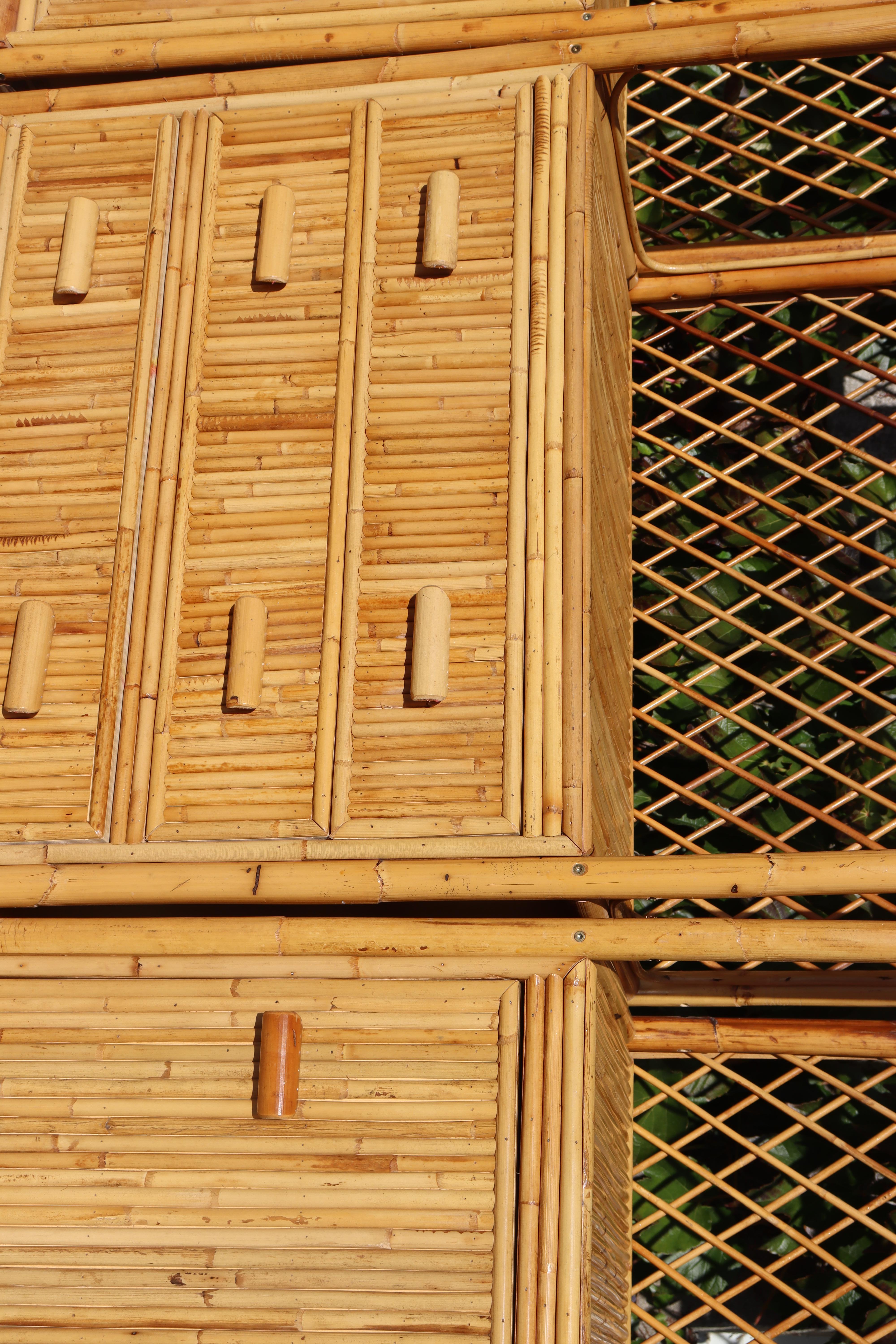 Rattan And Bamboo Pagoda Shelf Italy 1970 In Good Condition For Sale In Charmes, FR