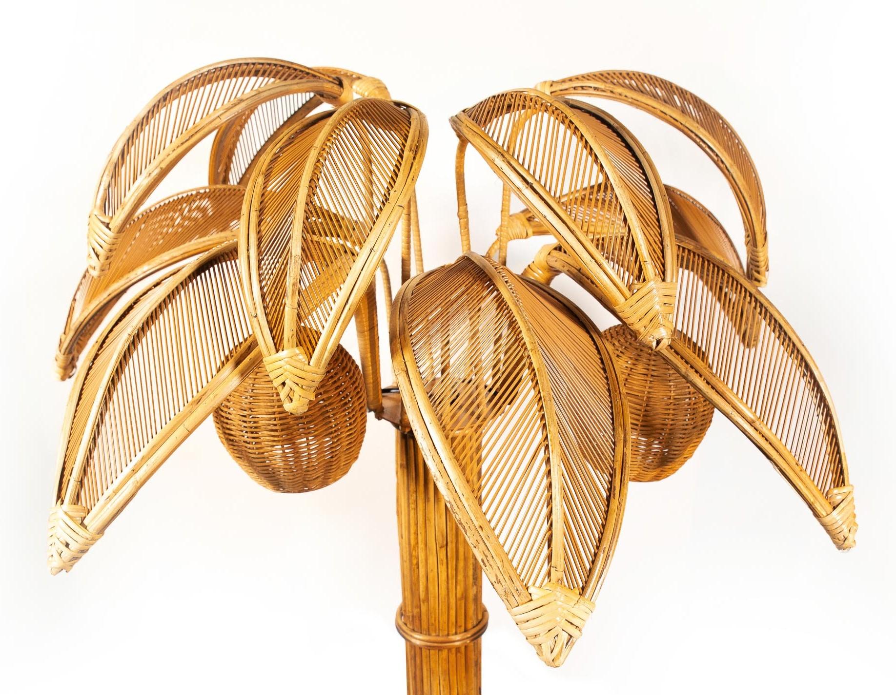Mid-Century Modern Lampe de table palmier en rotin et bambou dans le style de Mario Lopez Torres en vente