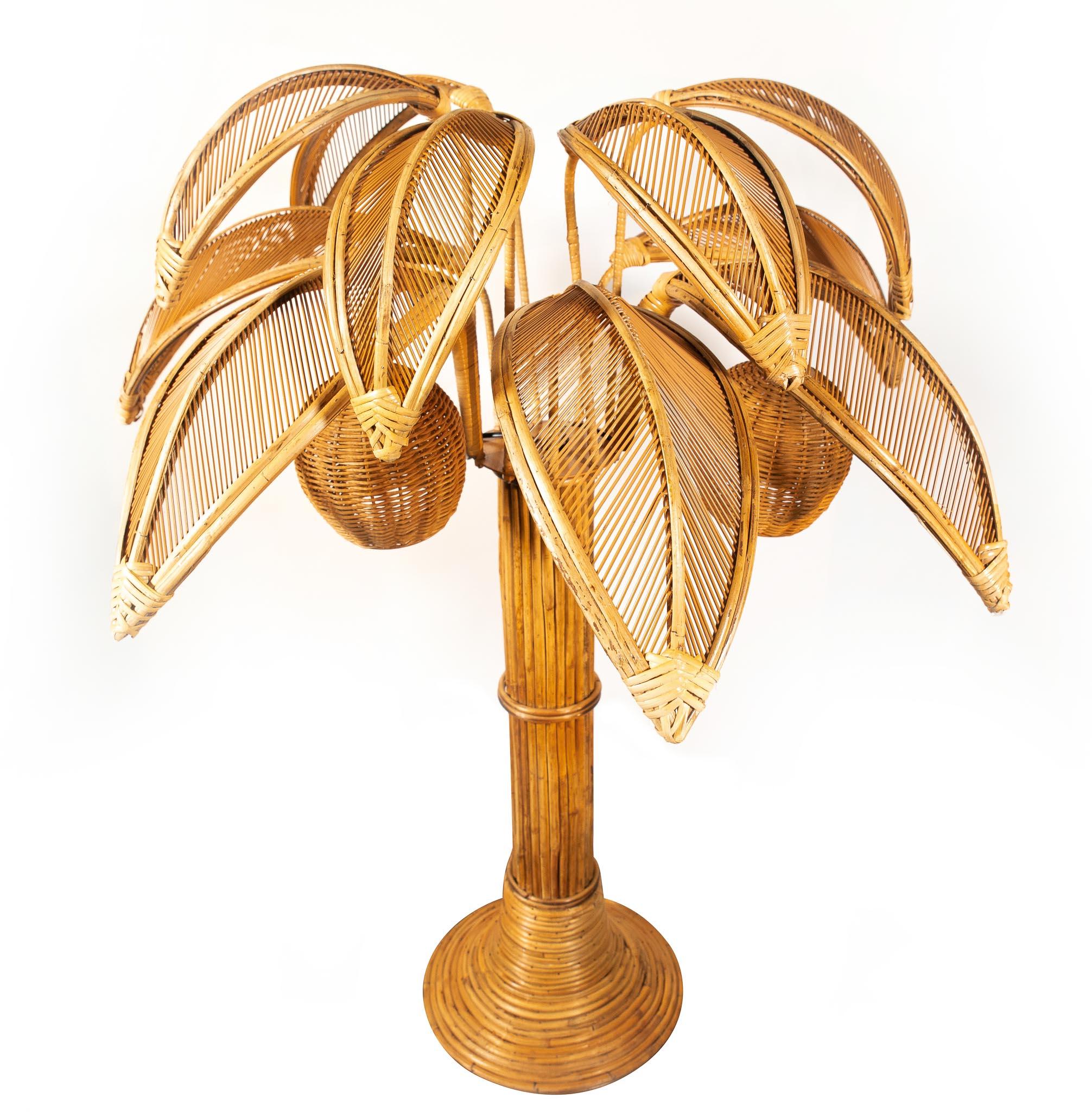 Français Lampe de table palmier en rotin et bambou dans le style de Mario Lopez Torres en vente