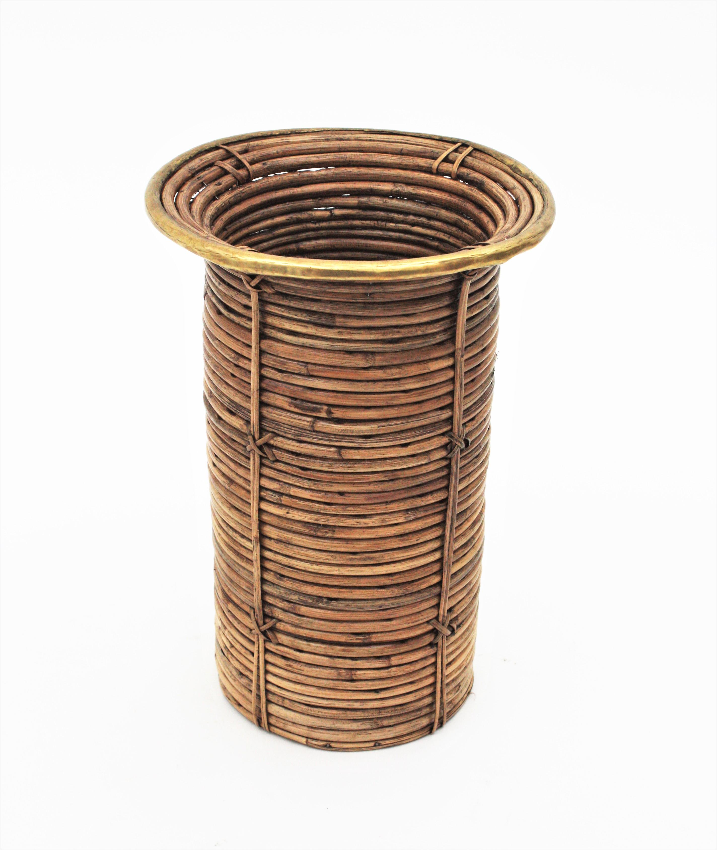 Rattan Bamboo Round Umbrella Stand with Brass Rim, Italy, 1970s In Good Condition For Sale In Barcelona, ES