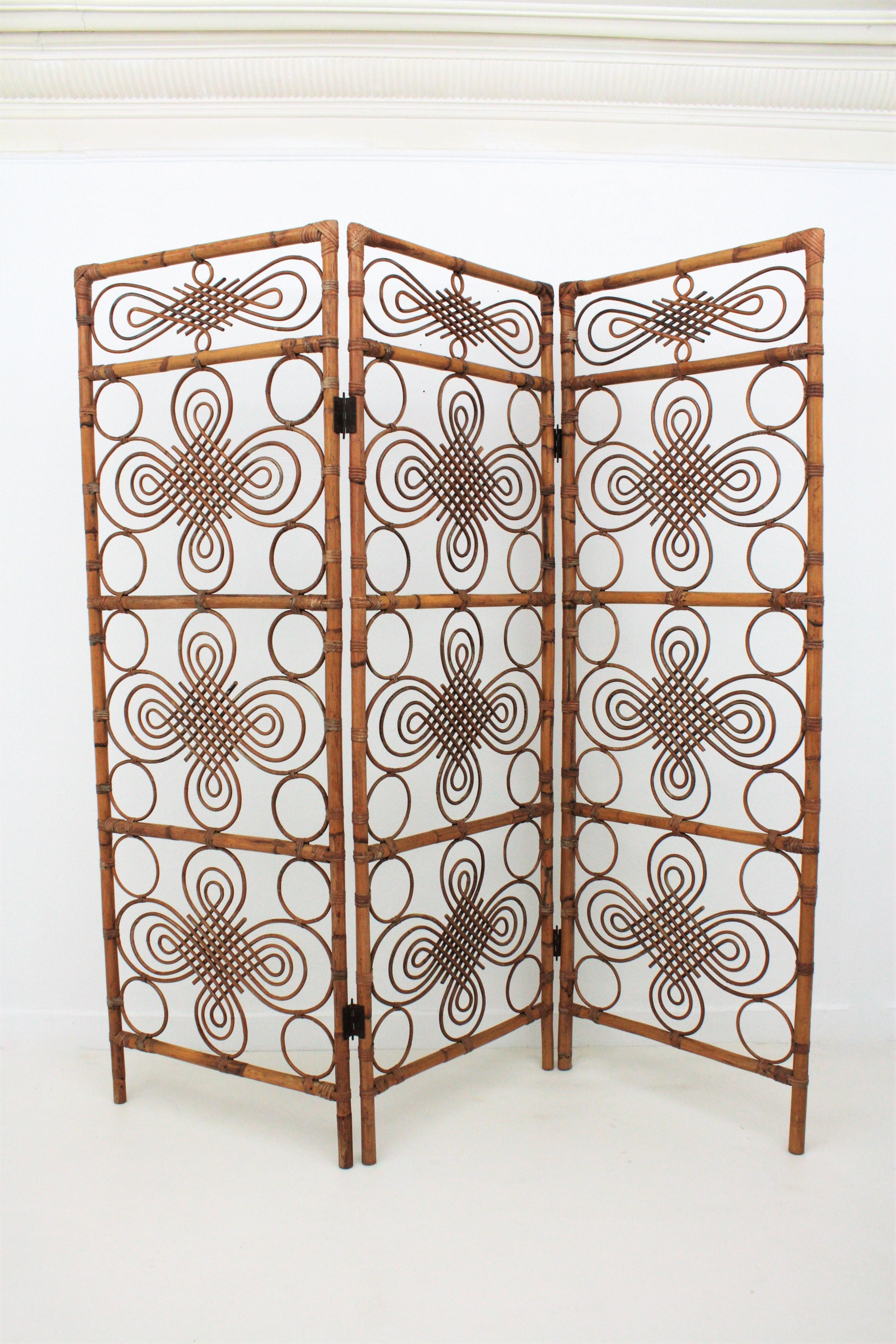 Rattan and Bamboo Screen / Room Divider with Chinoiserie Accents, Spain, 1960s 3
