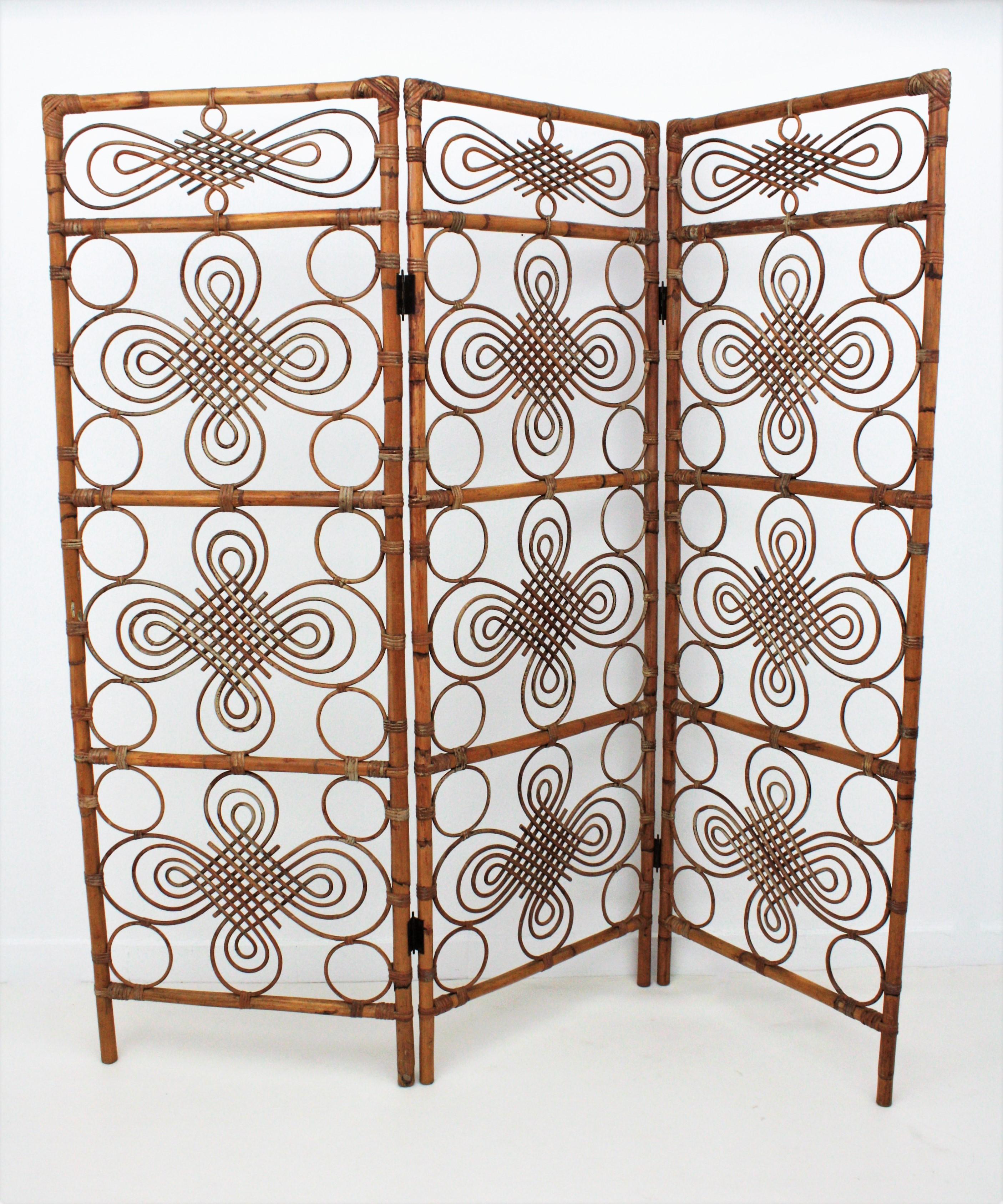 20th Century Rattan and Bamboo Screen / Room Divider with Chinoiserie Accents, Spain, 1960s