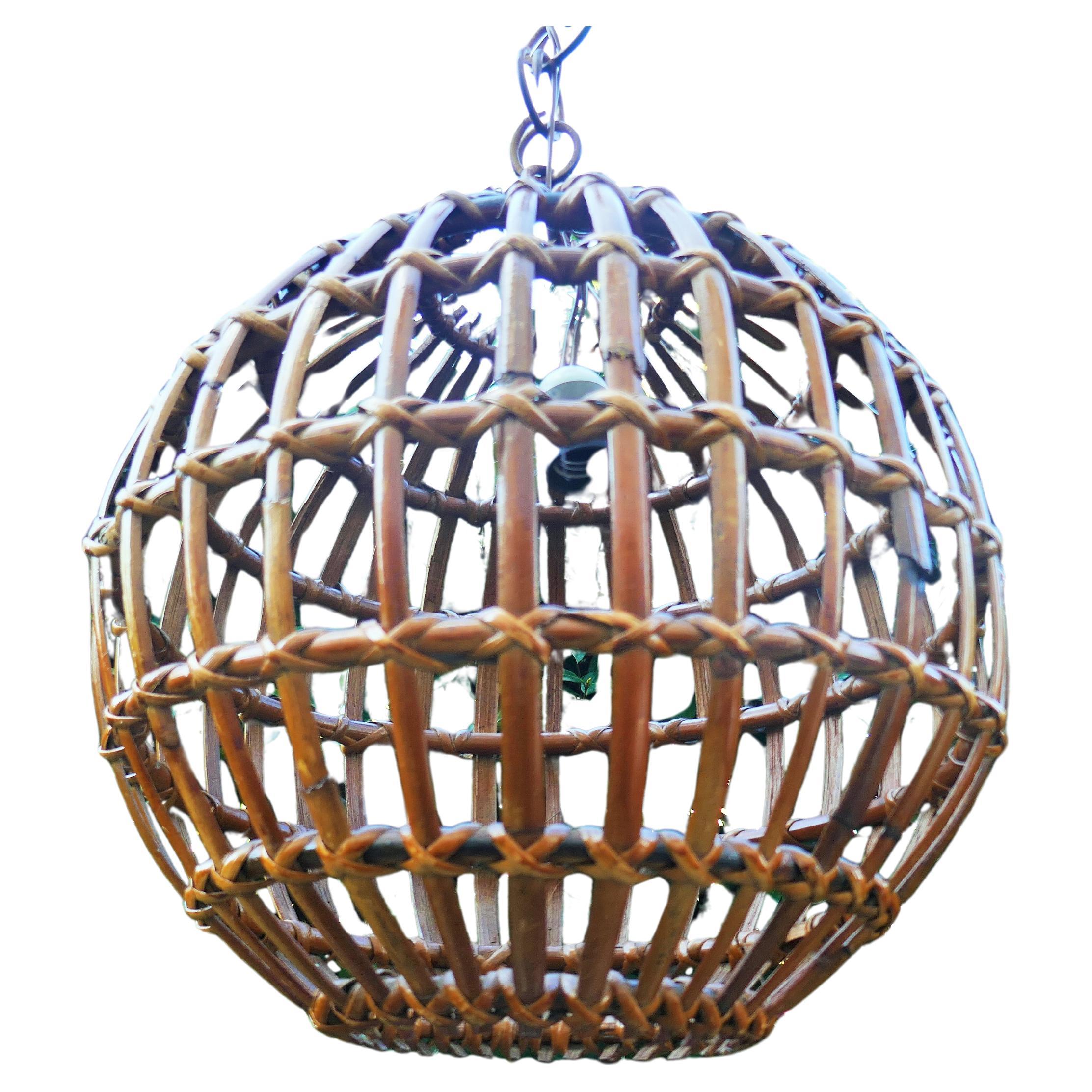 Rattan and bamboo pendant lamp.
Good condition.
Thank you