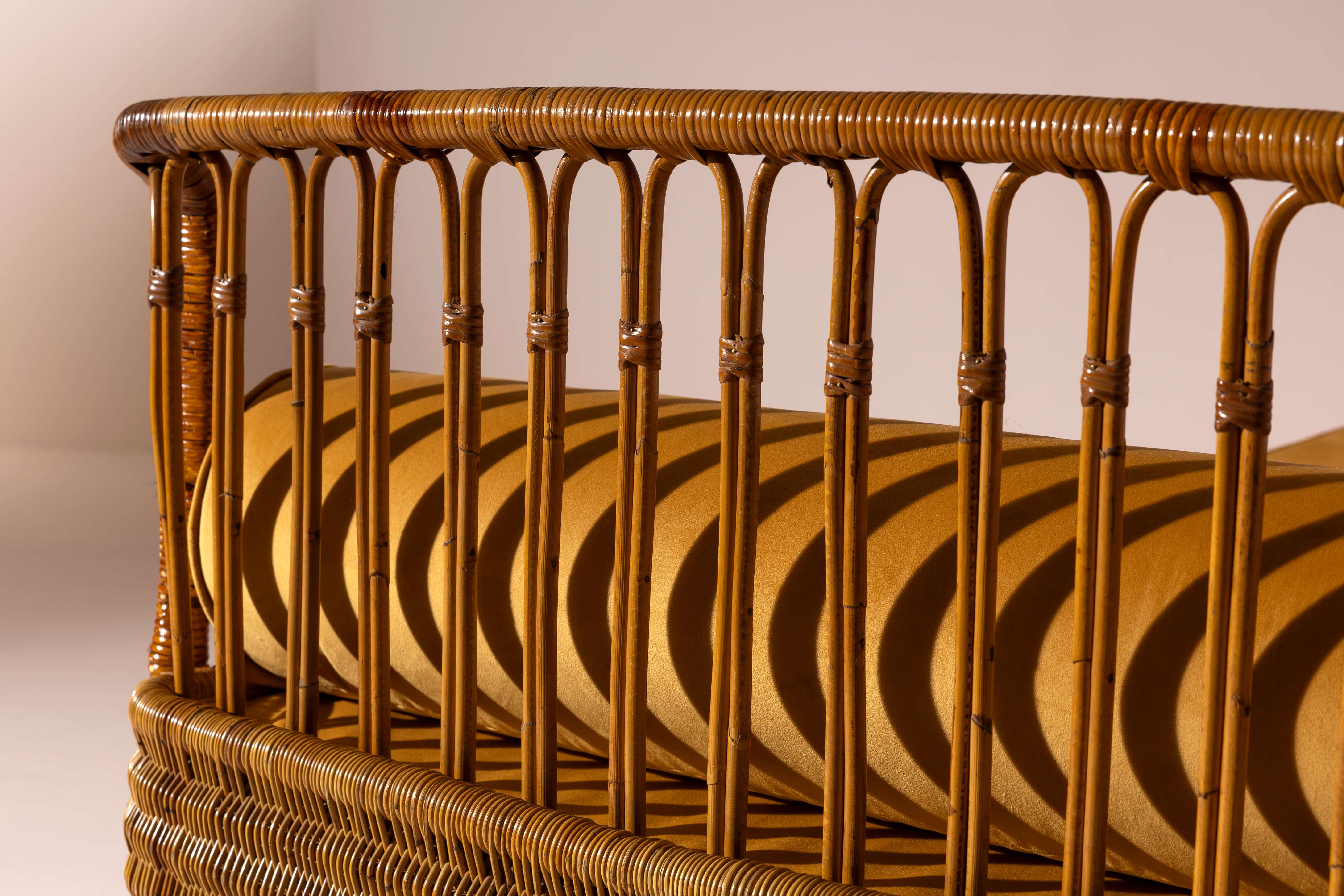 Lettino in rattan e bambù curvato, manifattura italiana, anni '60 in vendita 3