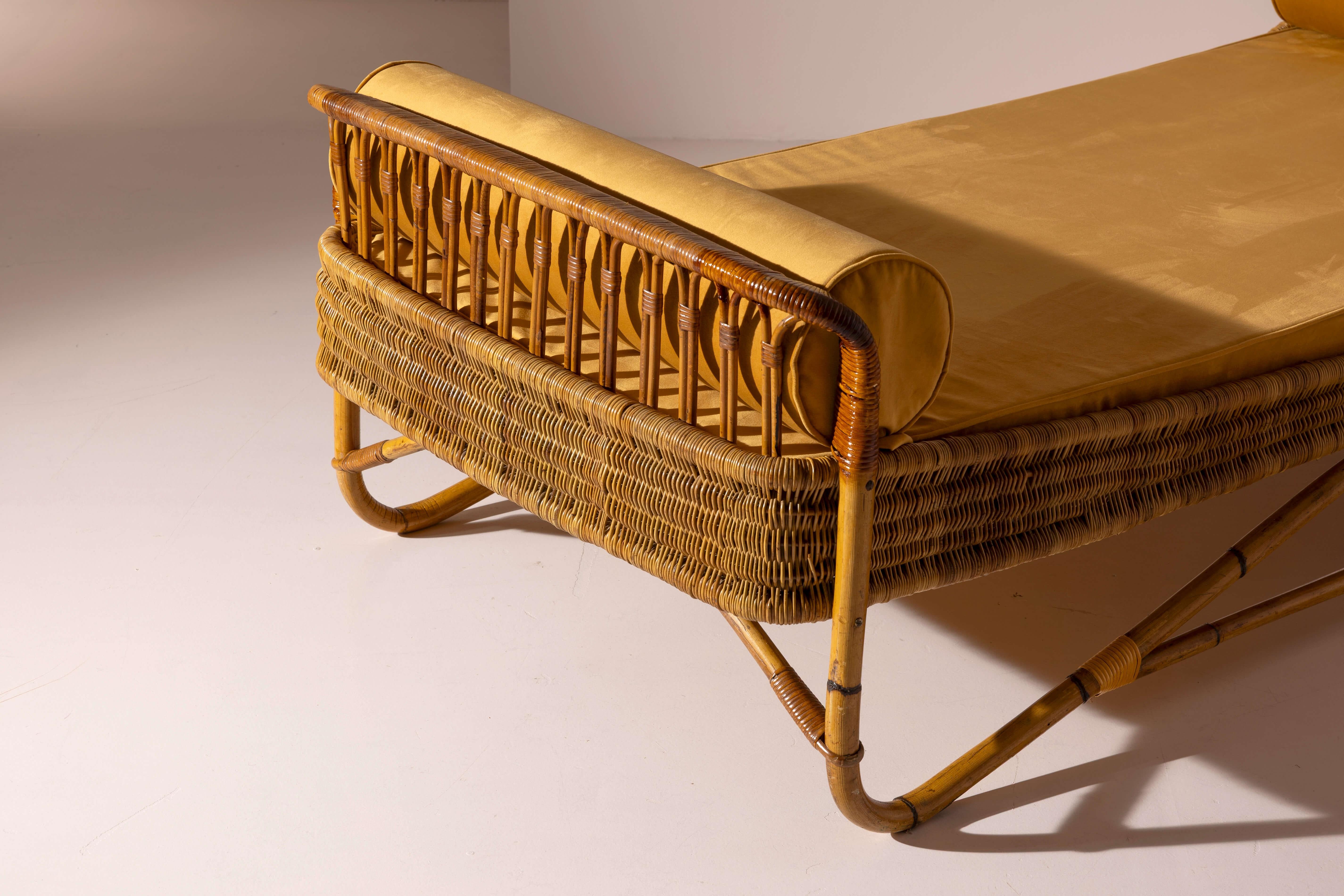 Italiano Lettino in rattan e bambù curvato, manifattura italiana, anni '60 in vendita