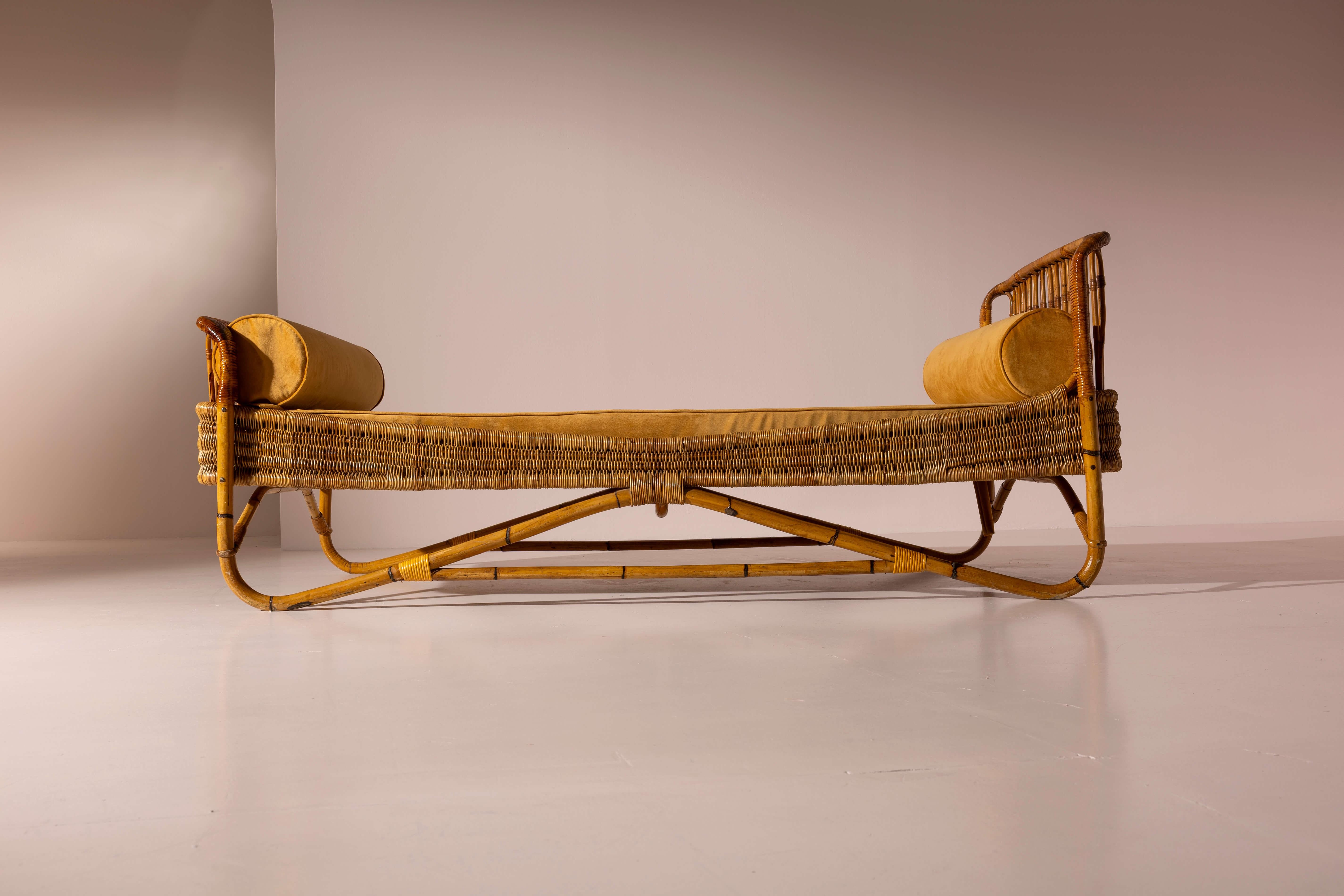 Tessuto Lettino in rattan e bambù curvato, manifattura italiana, anni '60 in vendita