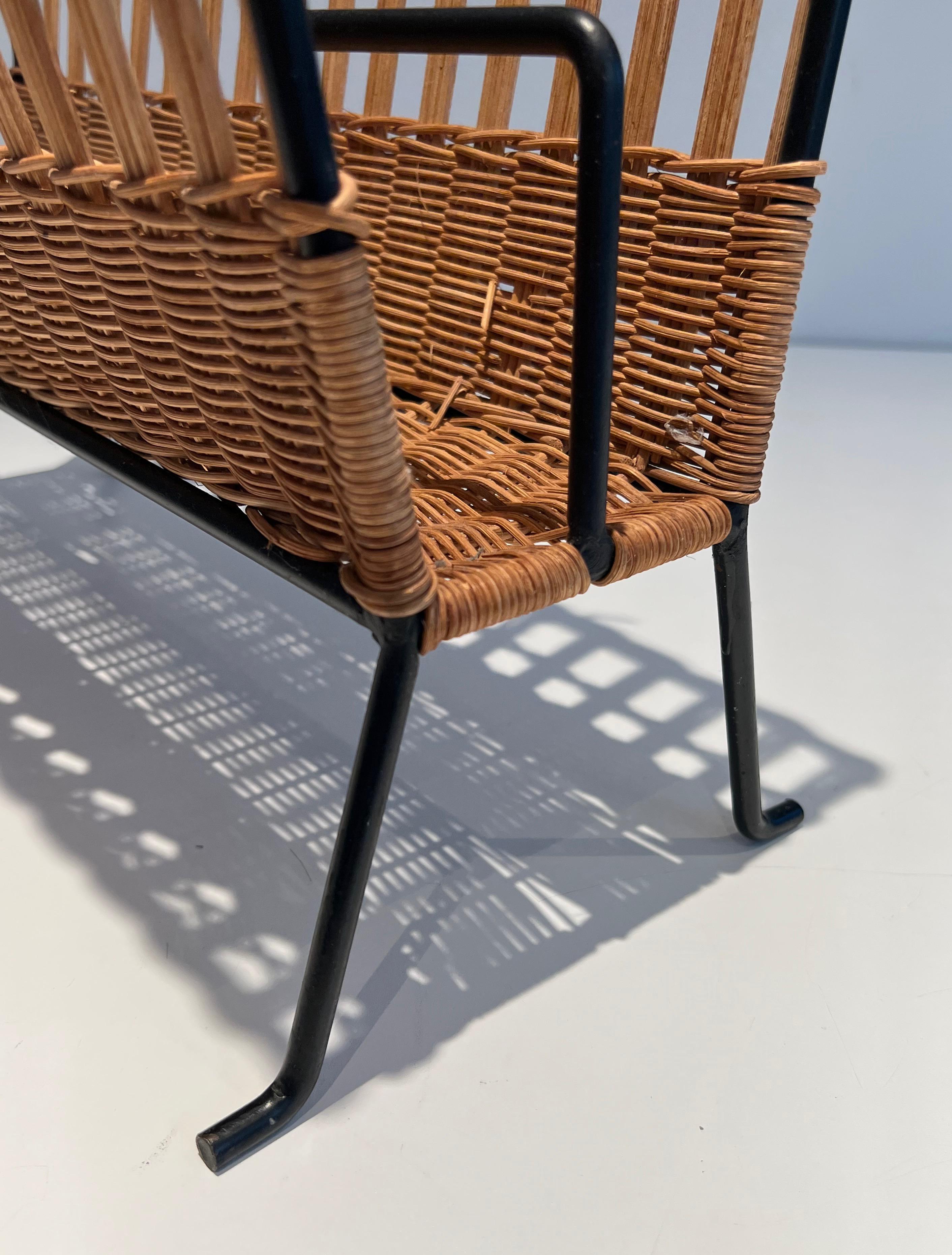 Portariviste in rattan e laccato nero in vendita 3