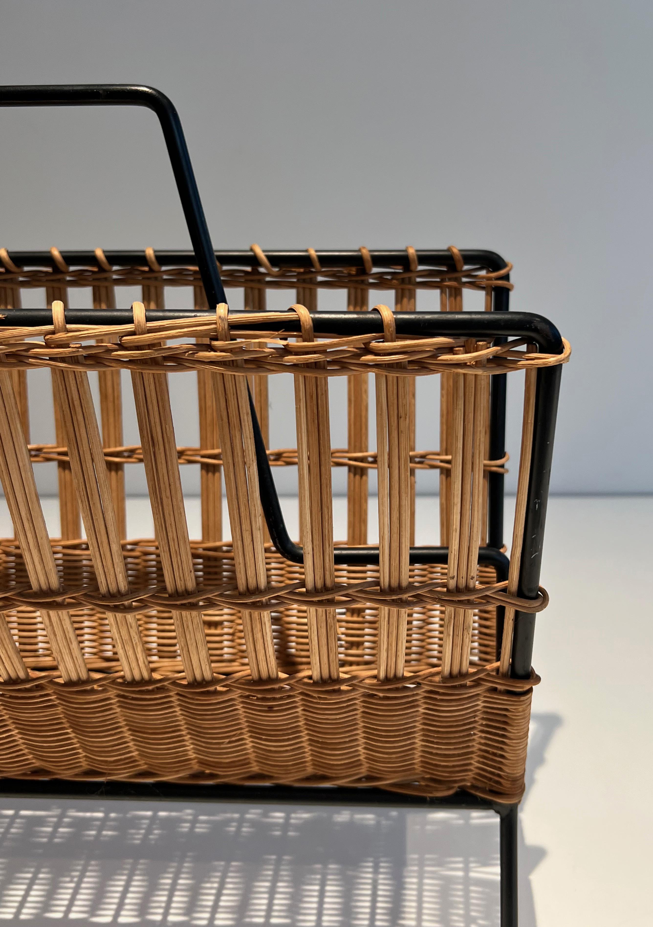 Portariviste in rattan e laccato nero in vendita 5