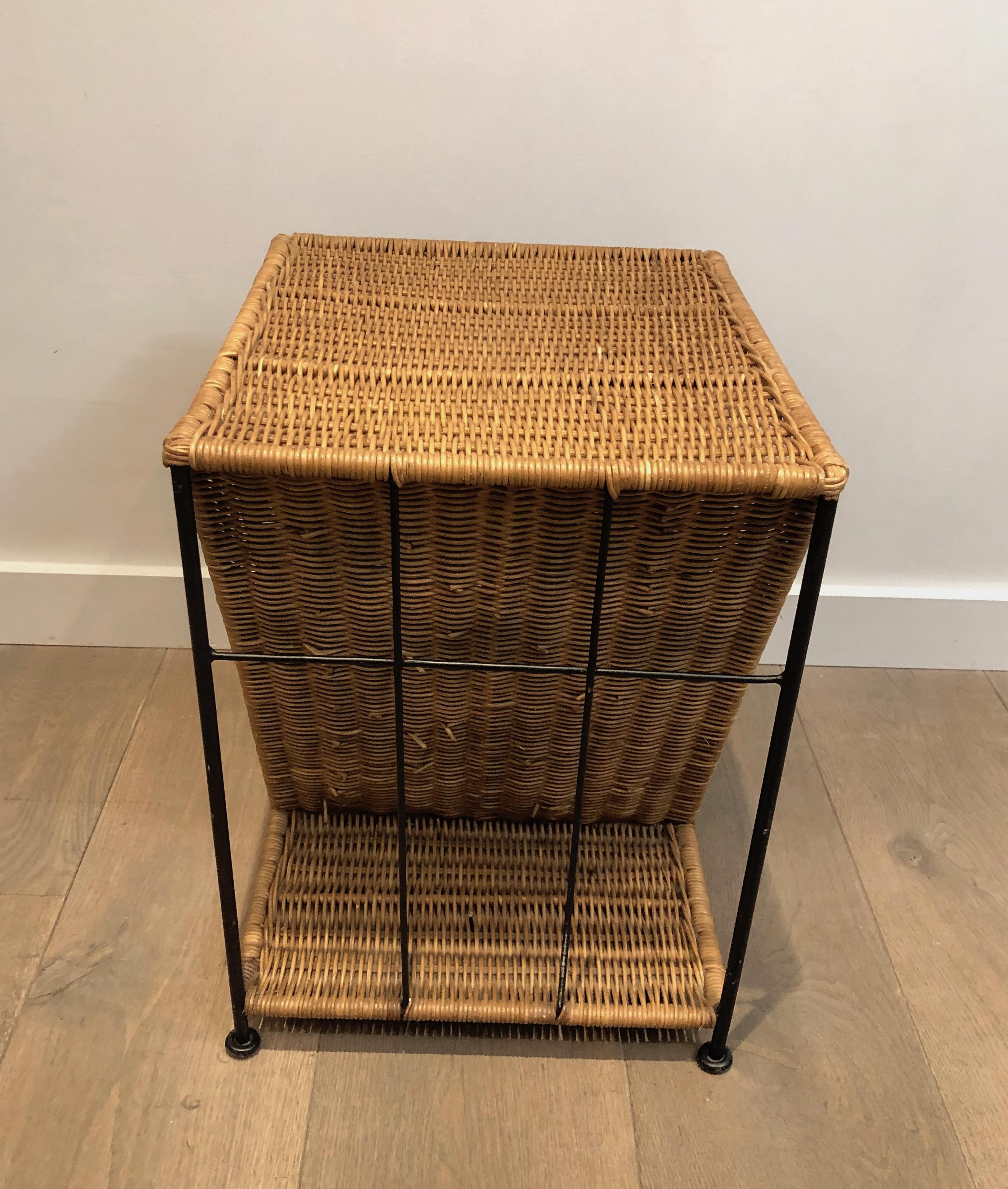 Rattan and Black Lacquered Metal Side Table, French, Circa 1970 In Good Condition In Marcq-en-Barœul, Hauts-de-France