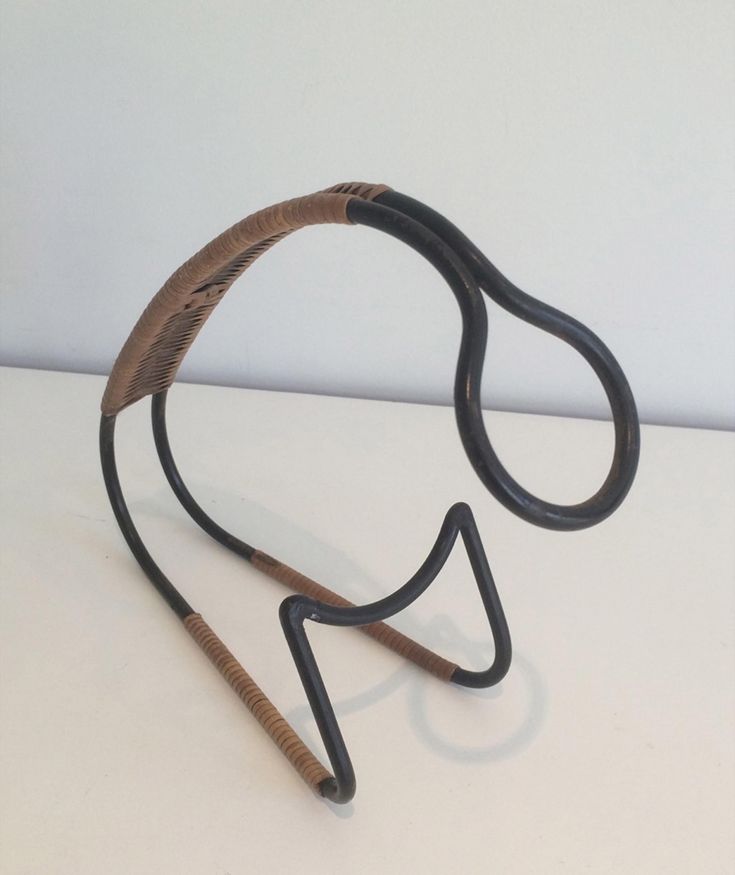 Porte-bouteilles en rotin et métal noir, dans le style de Mathieu Mategot, vers 1960 en vente 2