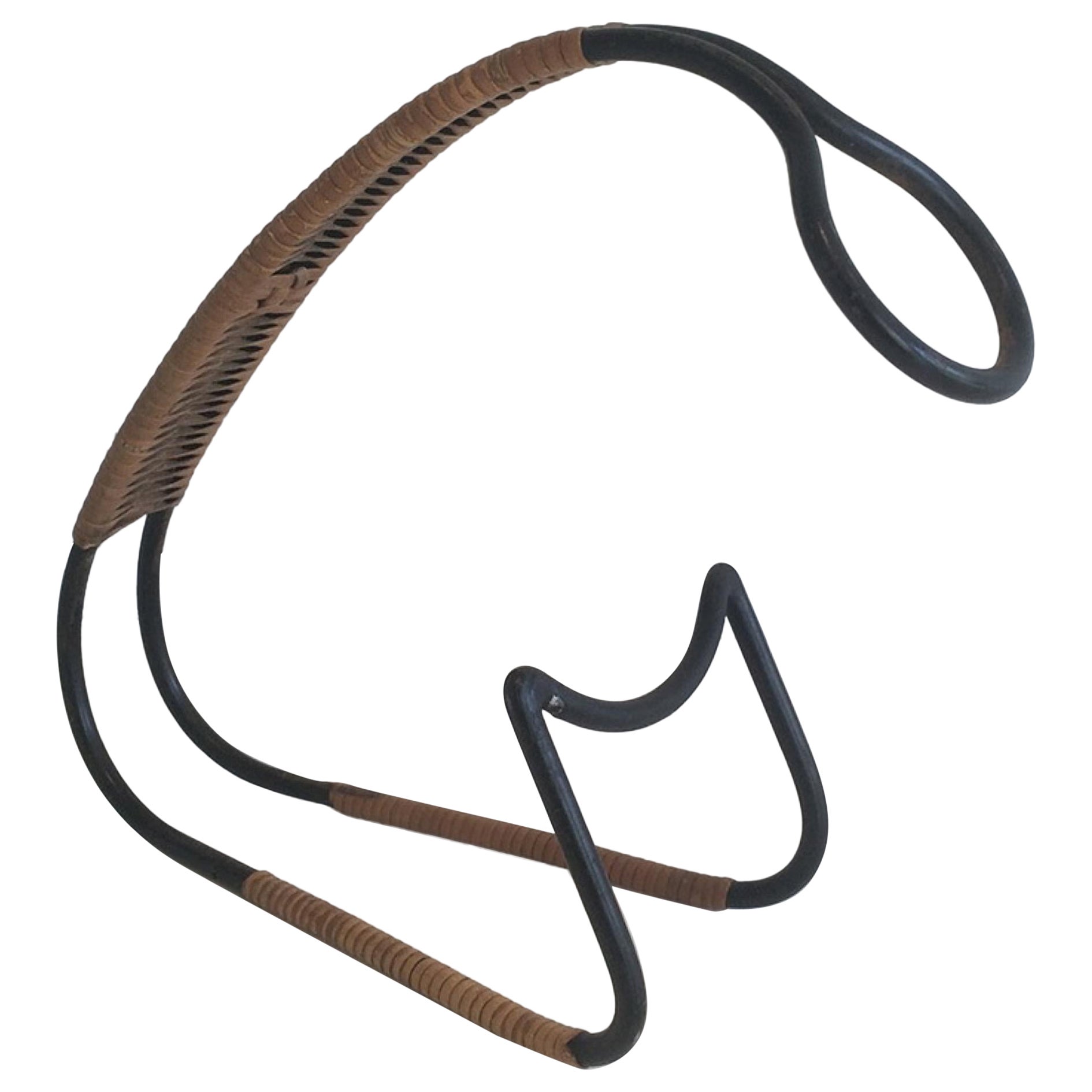 Flaschenhalter aus Rattan und schwarzem Metall im Stil von Mathieu Mategot, ca. 1960