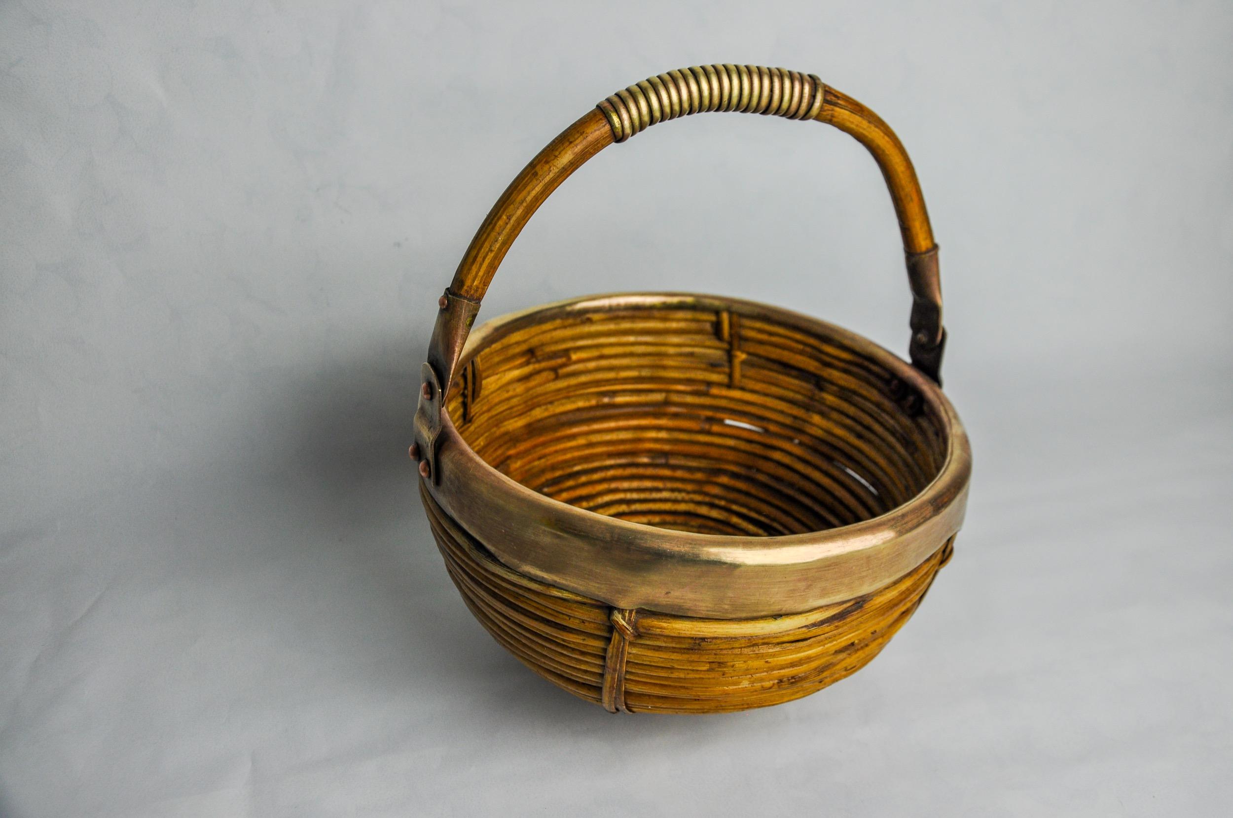 Hollywood Regency Rattan and brass basket, Italy, 1970 For Sale