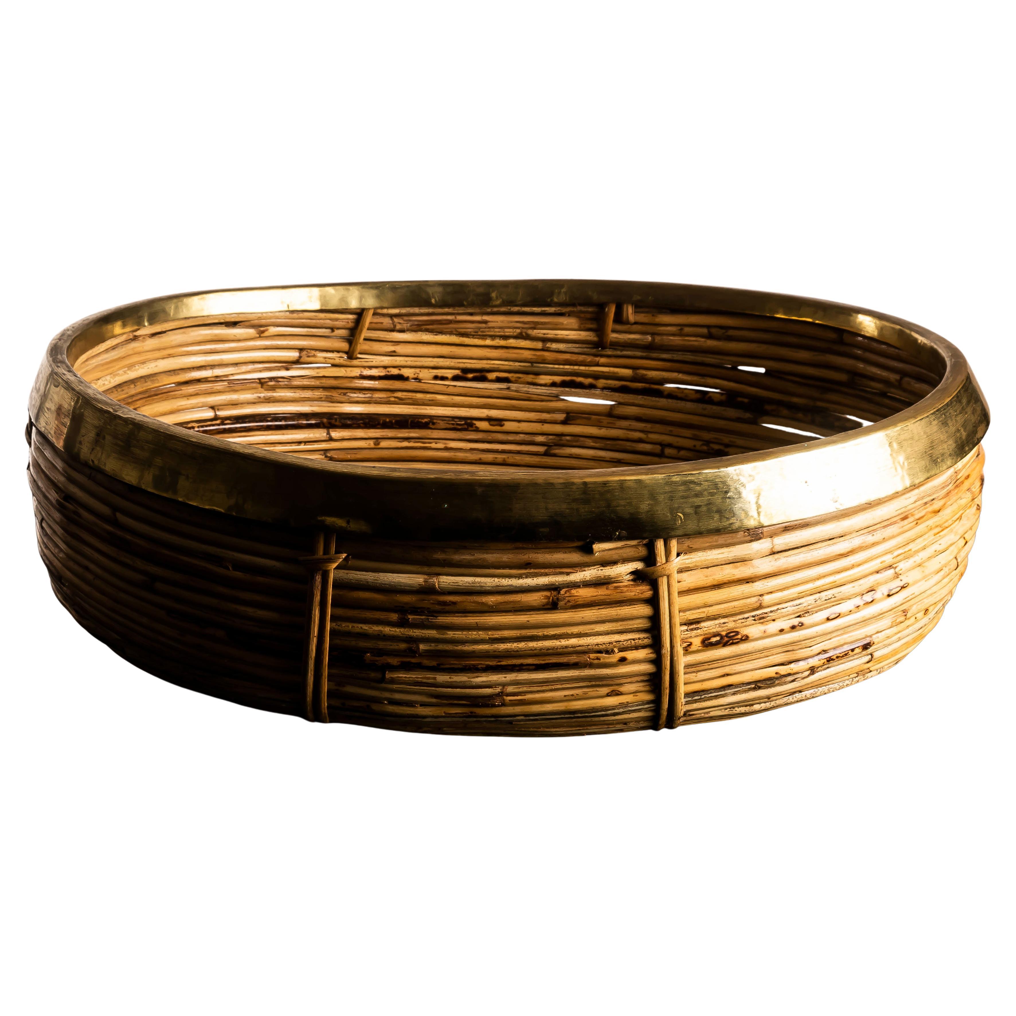 Ciotola centrotavola in rattan e ottone, Italia, anni 
70 in vendita