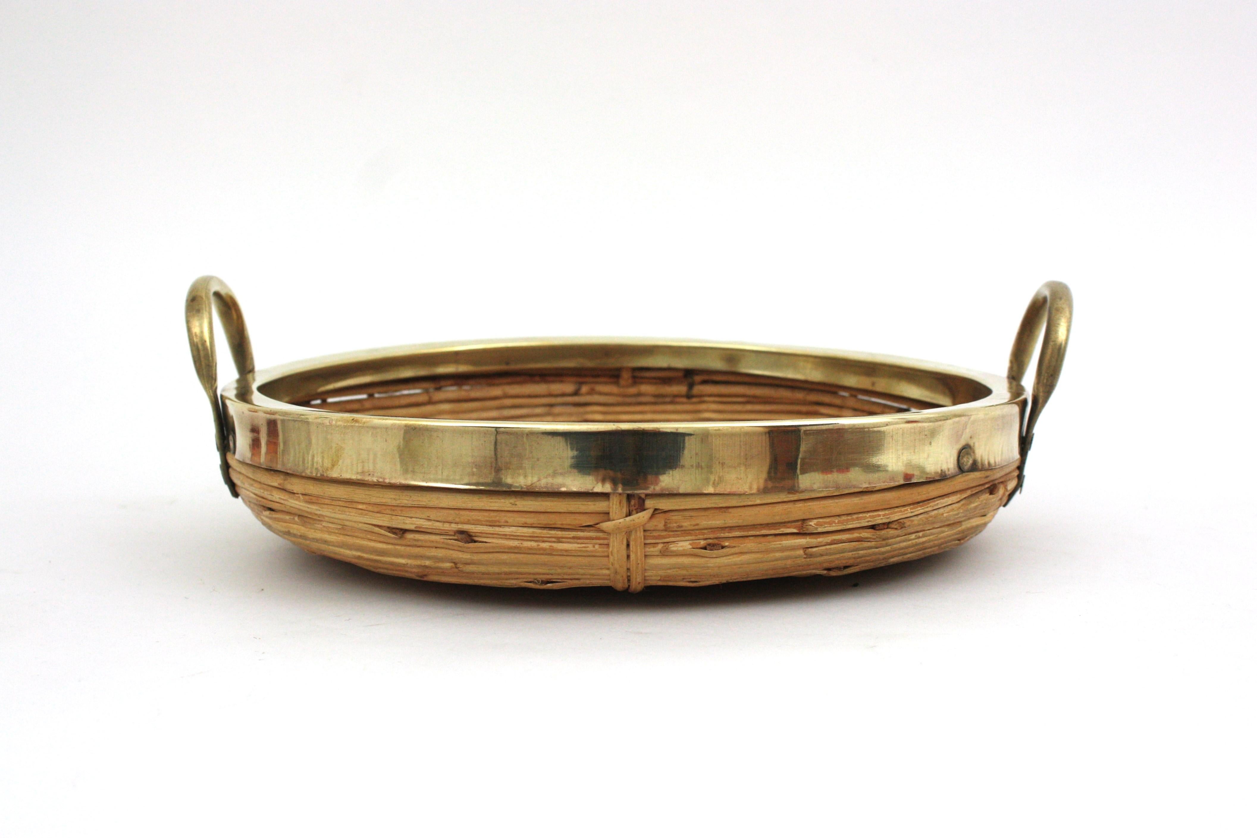 Rattan and Brass Italian Centerpiece Tray Basket, 1970s For Sale 4