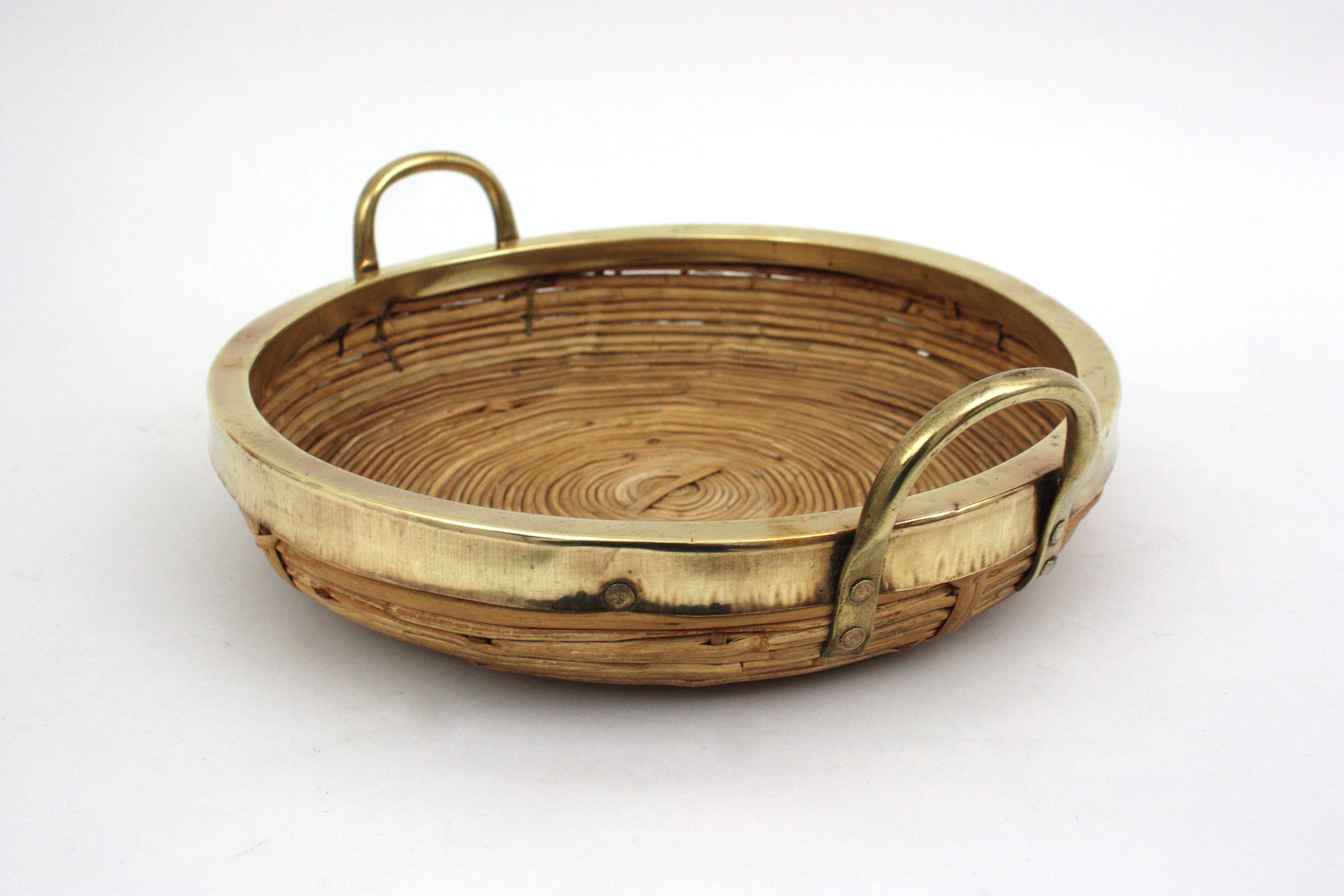 Rattan and Brass Italian Centerpiece Tray Basket, 1970s For Sale 5