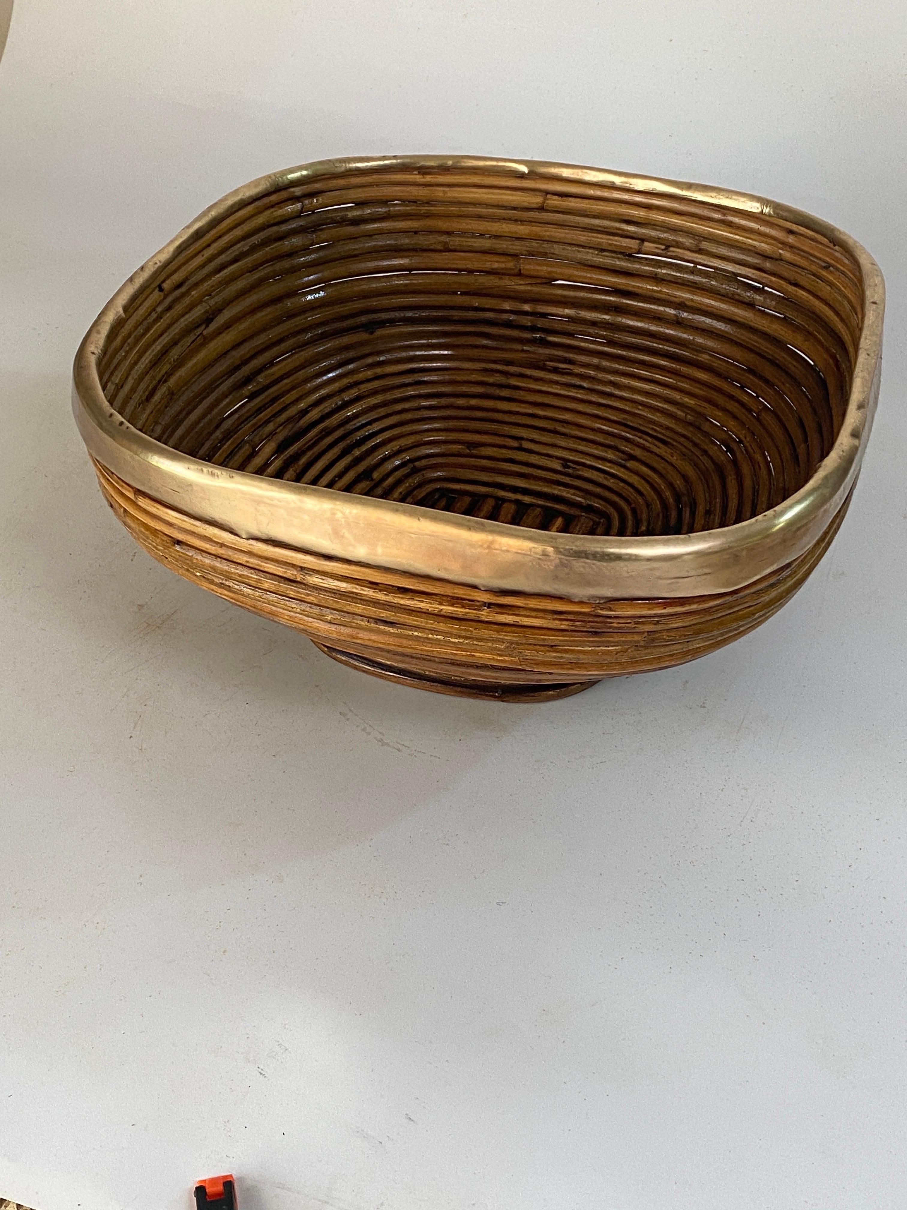 Rattan and Brass Italian Large Basket Bowl Centerpiece, 1970s Crespi Style For Sale 11