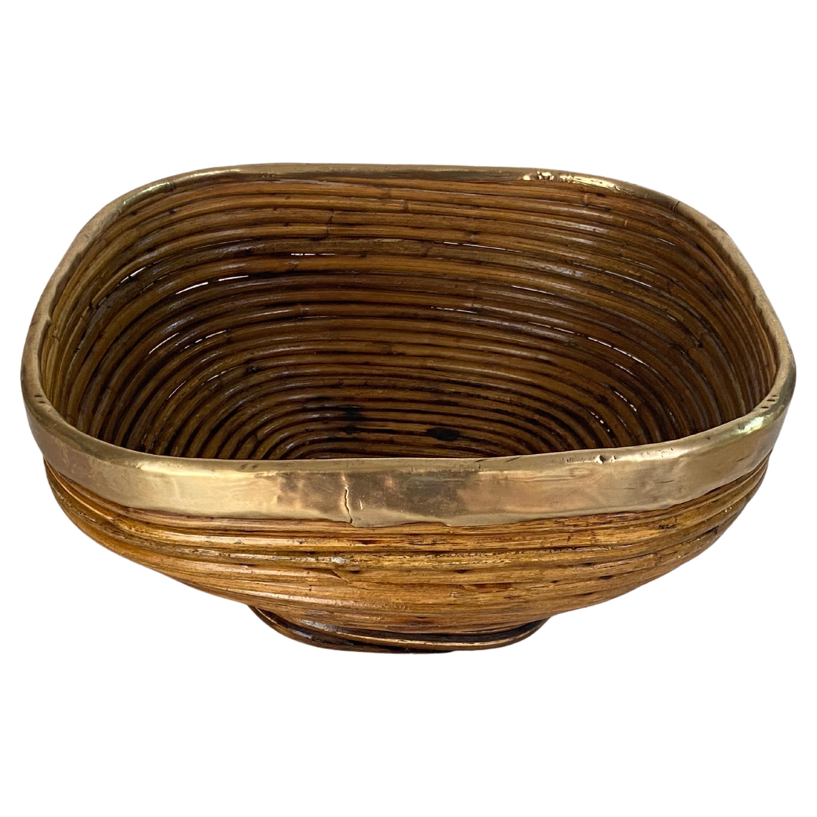 Rattan and Brass Italian Large Basket Bowl Centerpiece, 1970s Crespi Style In Good Condition For Sale In Auribeau sur Siagne, FR