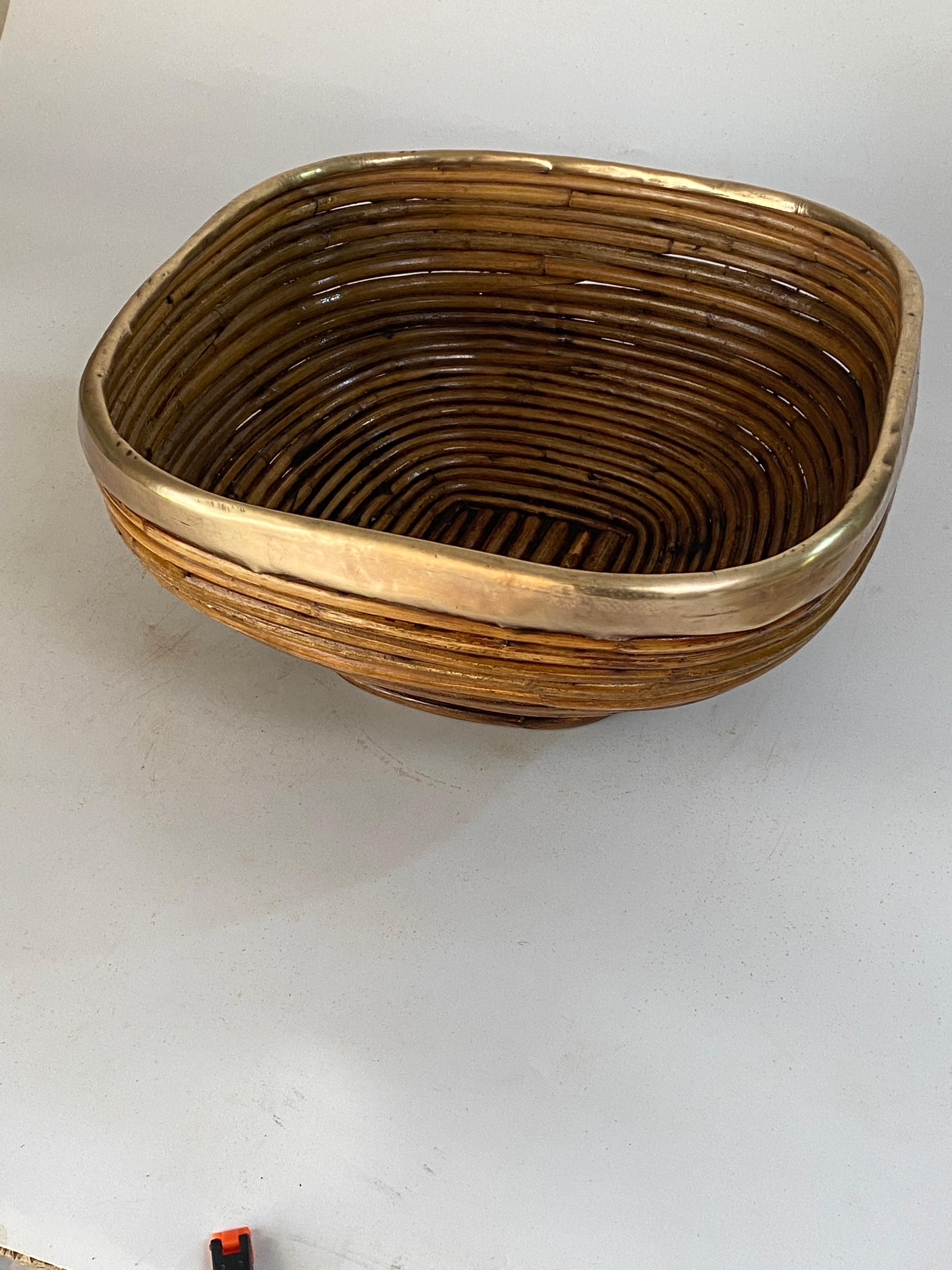 Rattan and Brass Italian Large Basket Bowl Centerpiece, 1970s Crespi Style For Sale 3