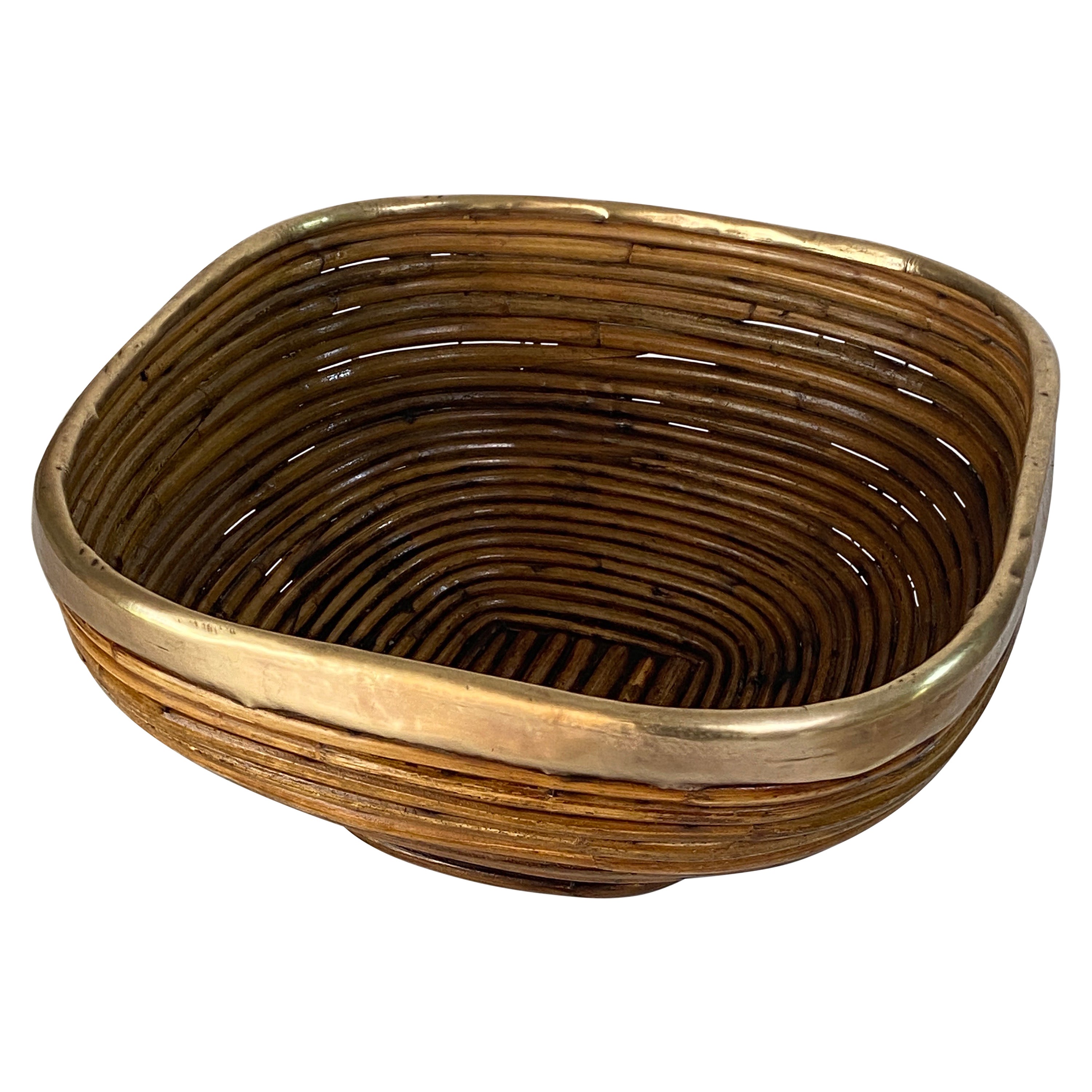 Großer italienischer Korbschalen-Tafelaufsatz aus Rattan und Messing, 1970er Jahre