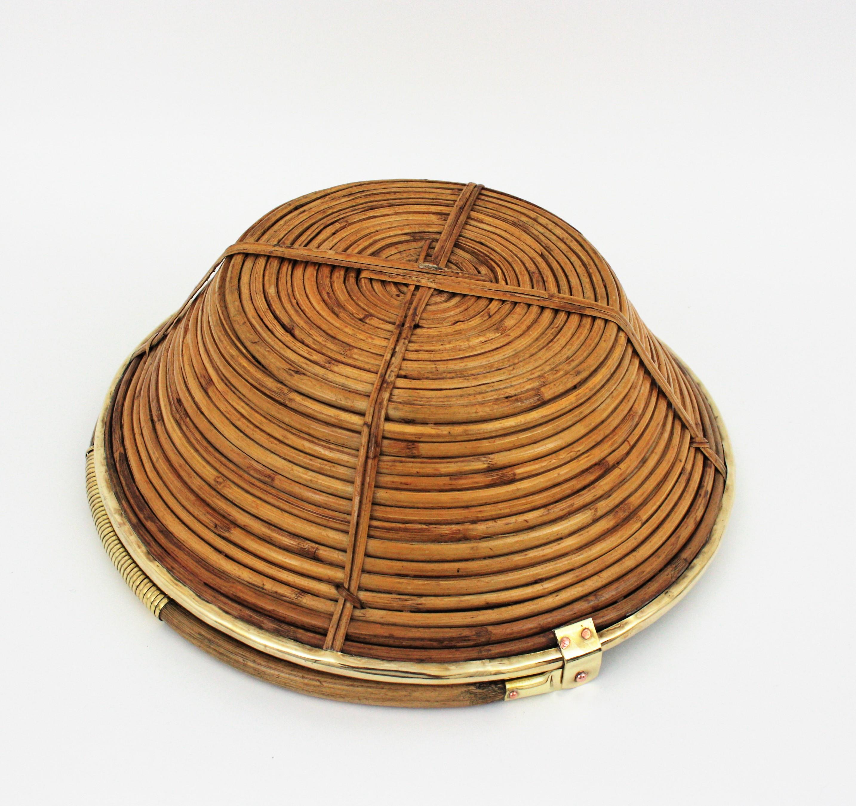 Rattan and Brass Italian Large Centerpiece Basket Bowl, 1970s For Sale 9