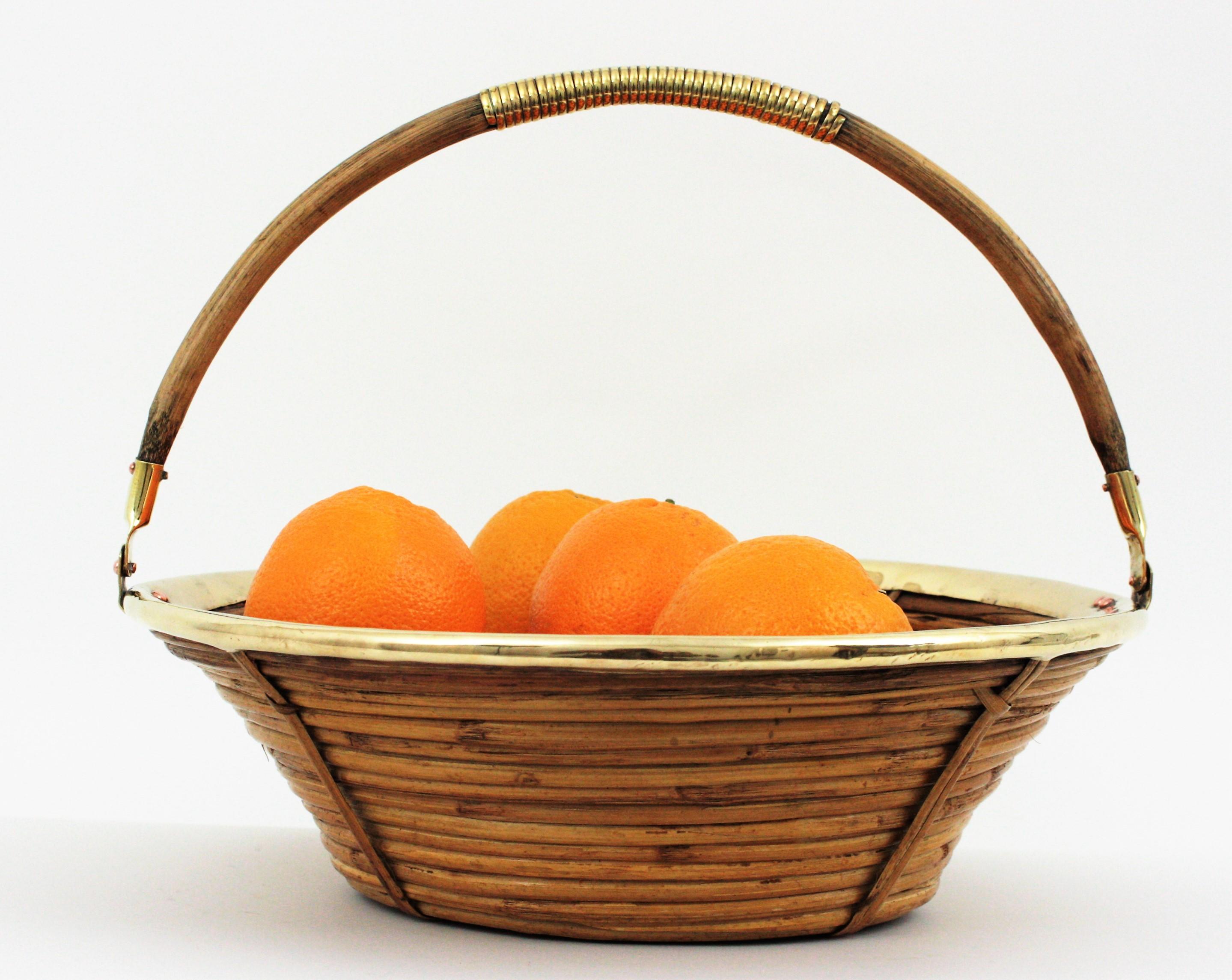 20th Century Rattan and Brass Italian Large Centerpiece Basket Bowl, 1970s For Sale