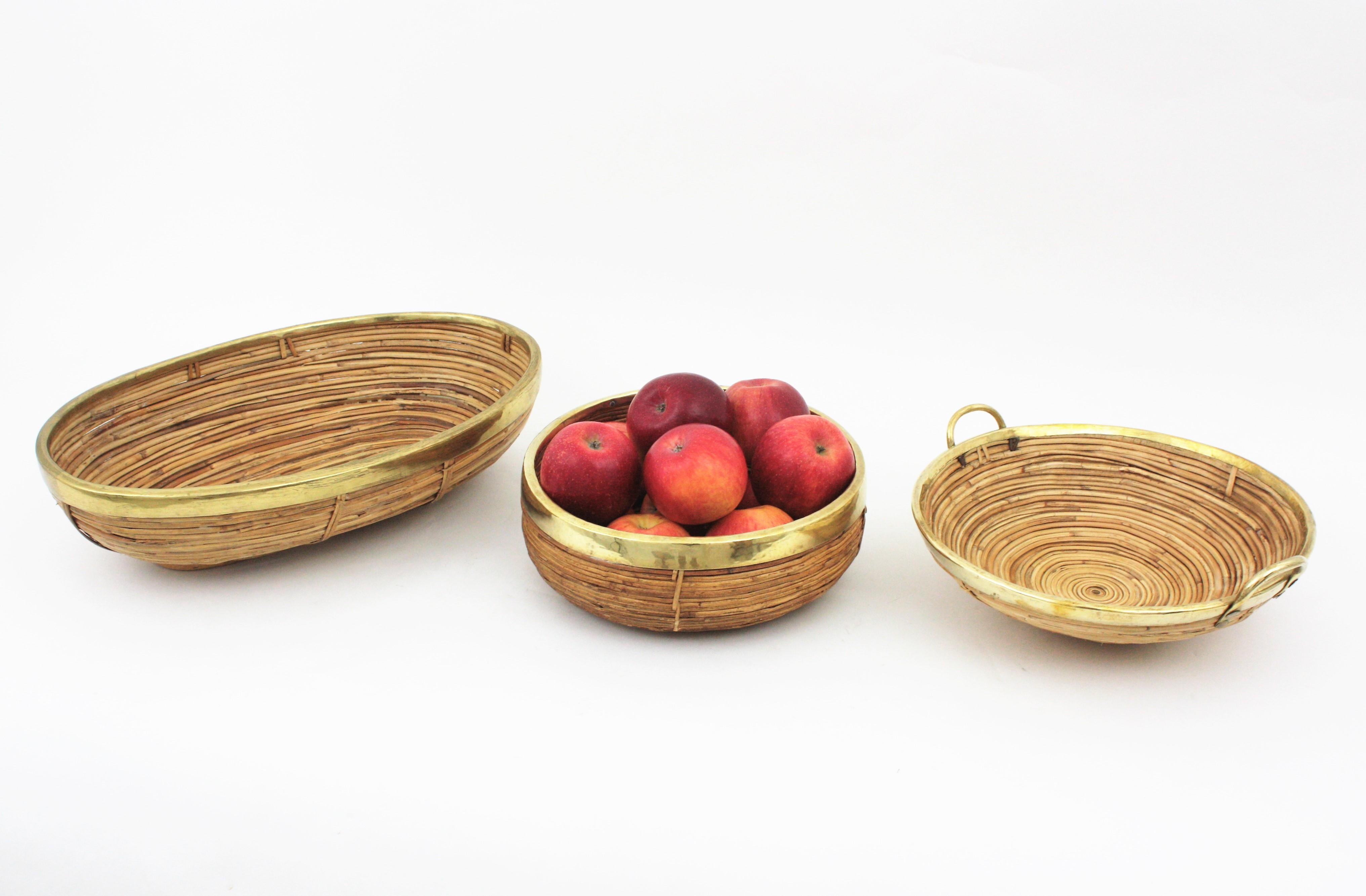 Italian Rattan and Brass Round Basket Centerpiece Bowl, 1970s  For Sale 7