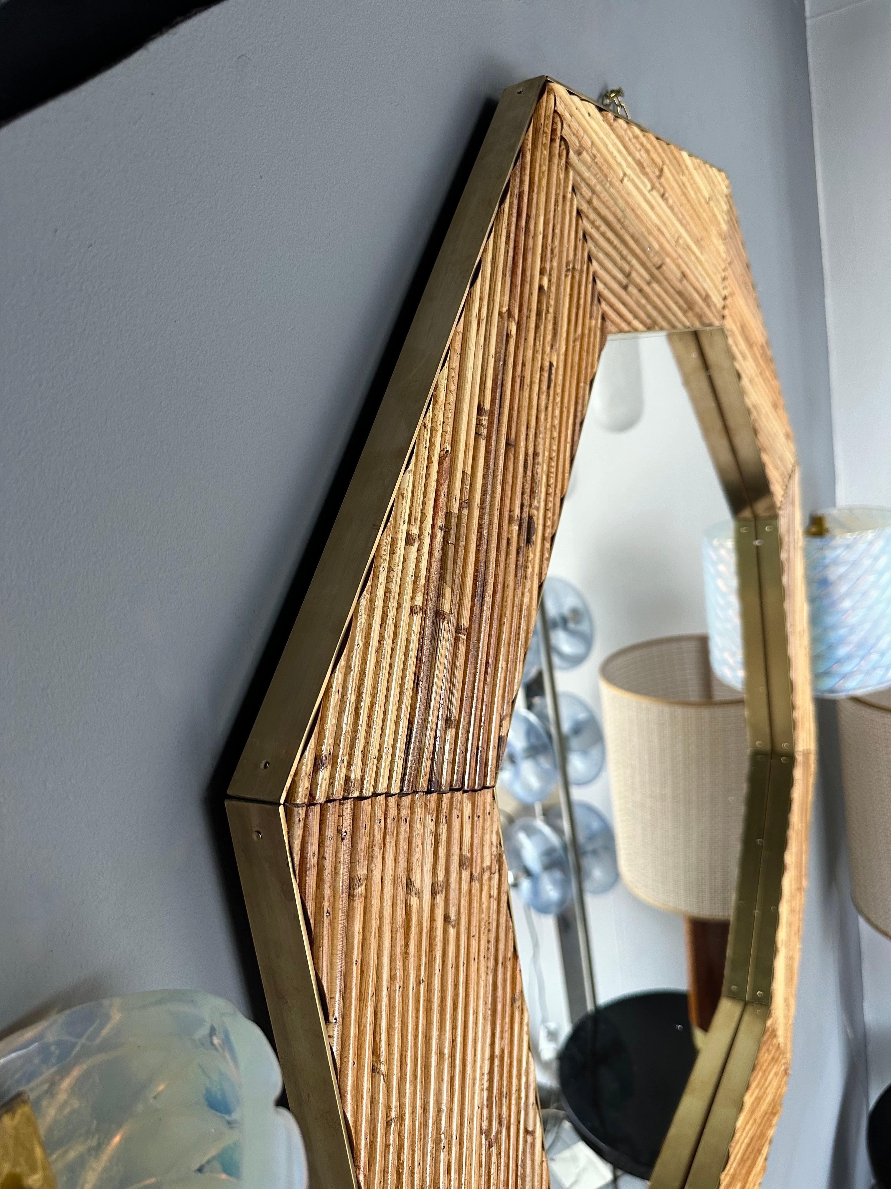 Miroir mural octogonal en rotin et laiton de Vivai Del Sud Italie, 1970 en vente 3