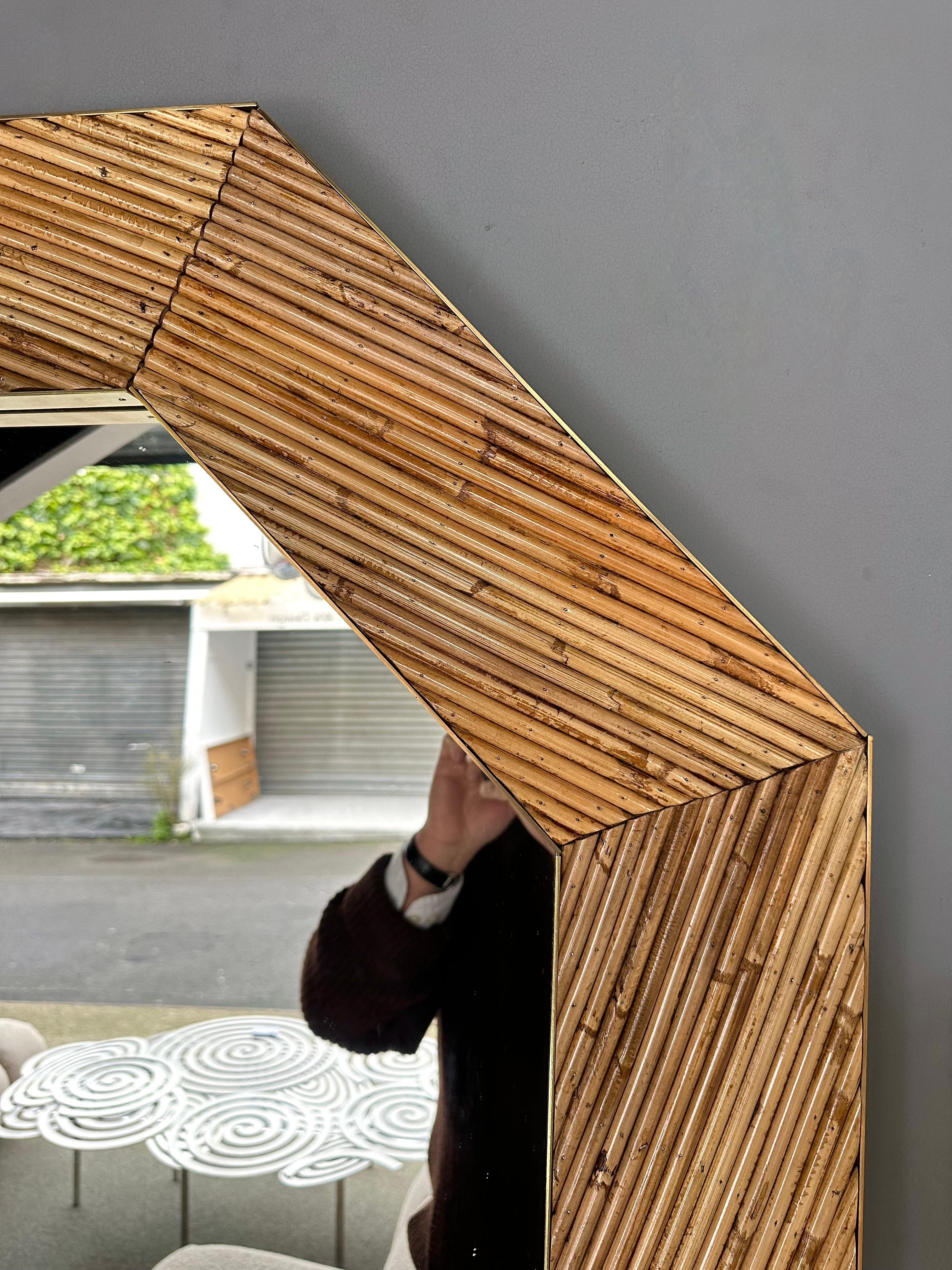 Mid-Century Modern Miroir mural octogonal en rotin et laiton de Vivai Del Sud Italie, 1970 en vente