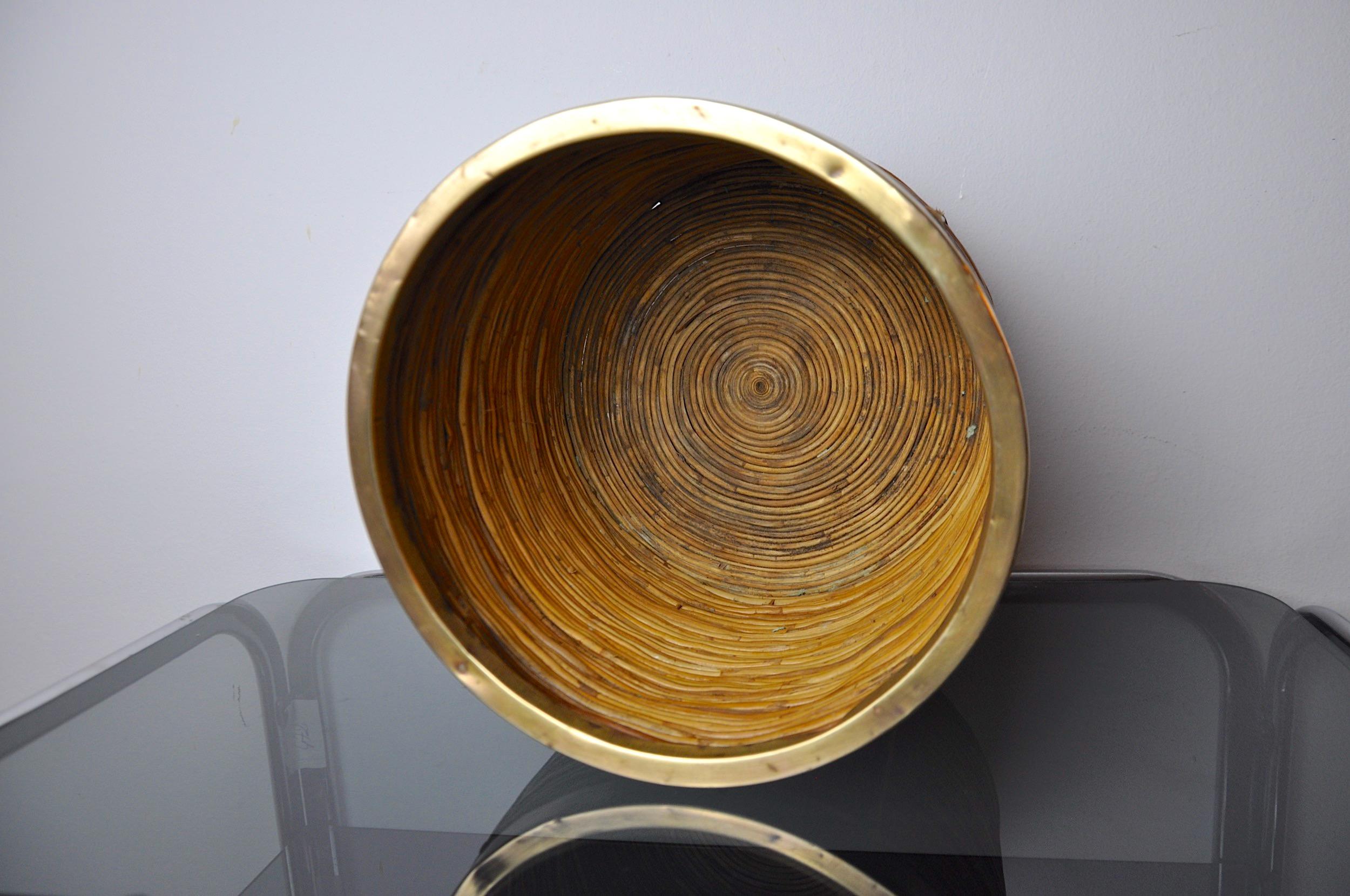 Italiano Cesto portavaso in rattan e ottone, Italia, 1970 in vendita