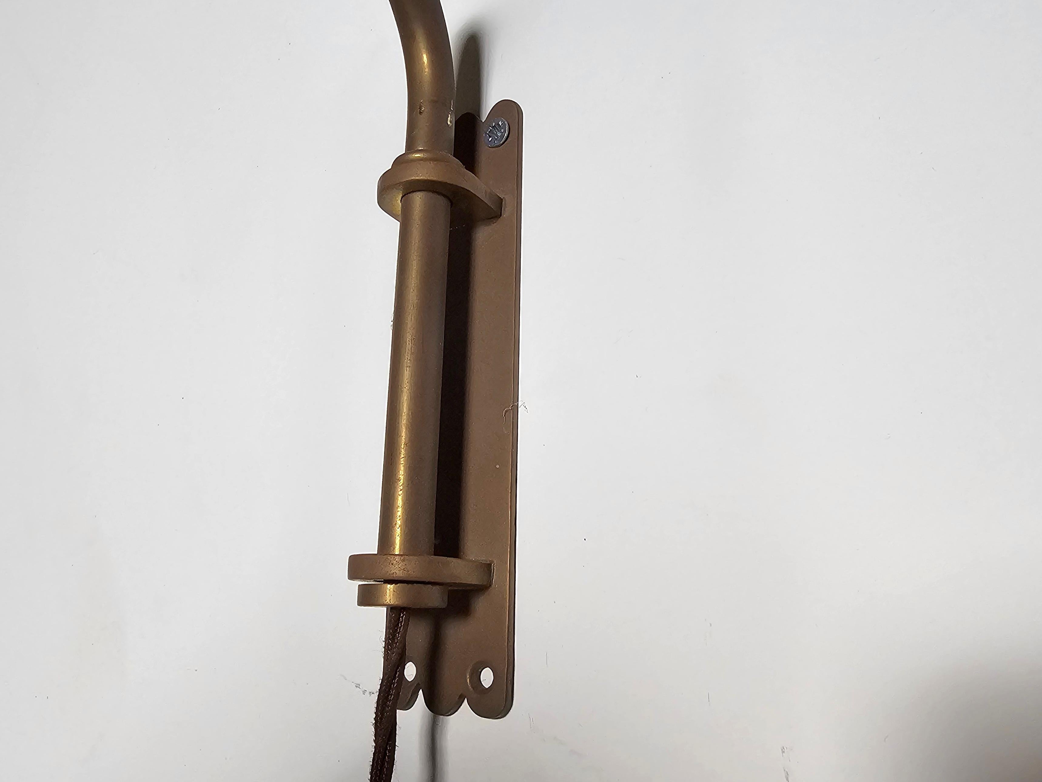 Rattan and Brass Wall Lamp in the Manner of Paavo Tynell, 1950s Latón en venta