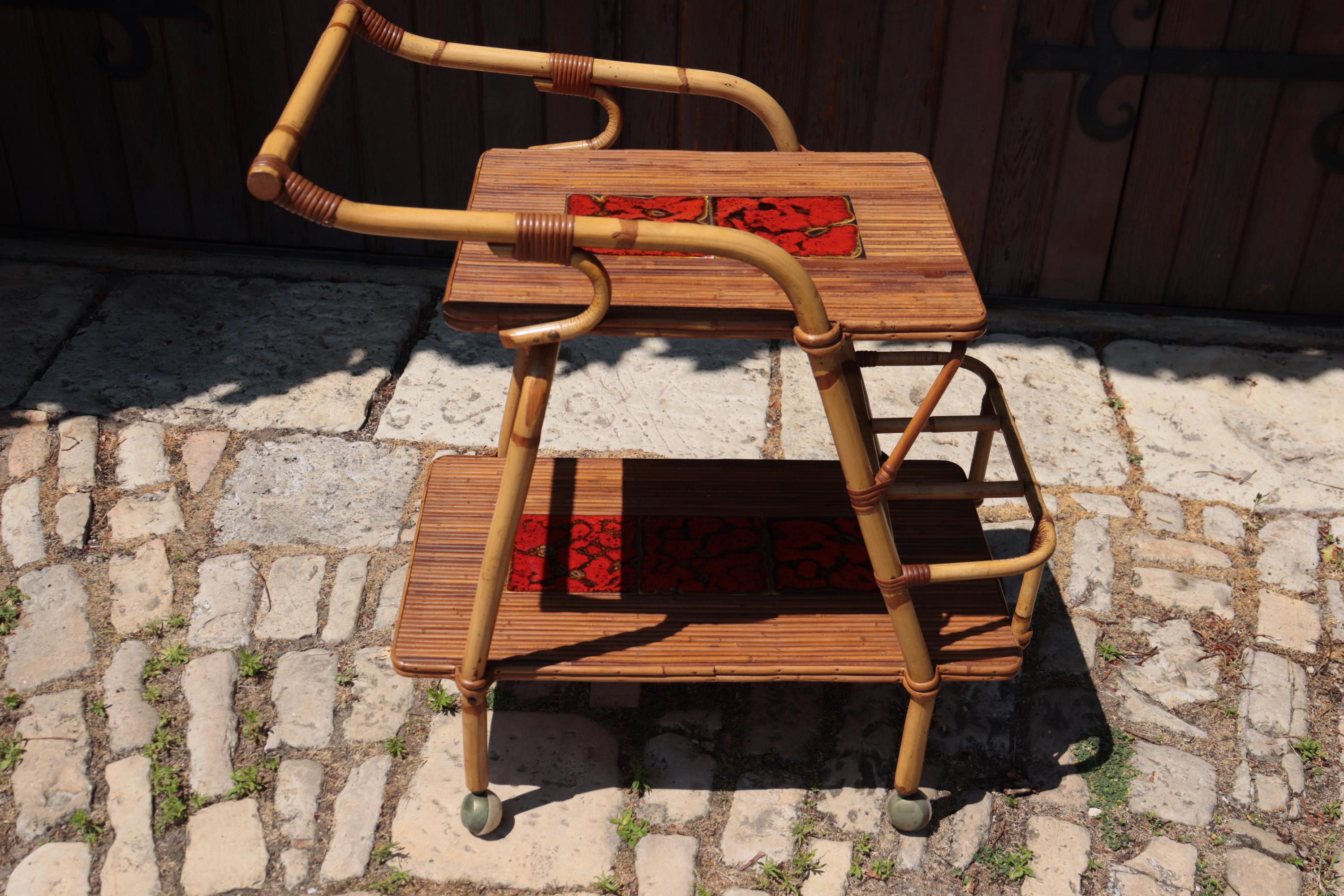 Tavolo rotante in rattan e ceramica di Audoux-minnet, CIRCA 1950 In condizioni buone in vendita a Charmes, FR
