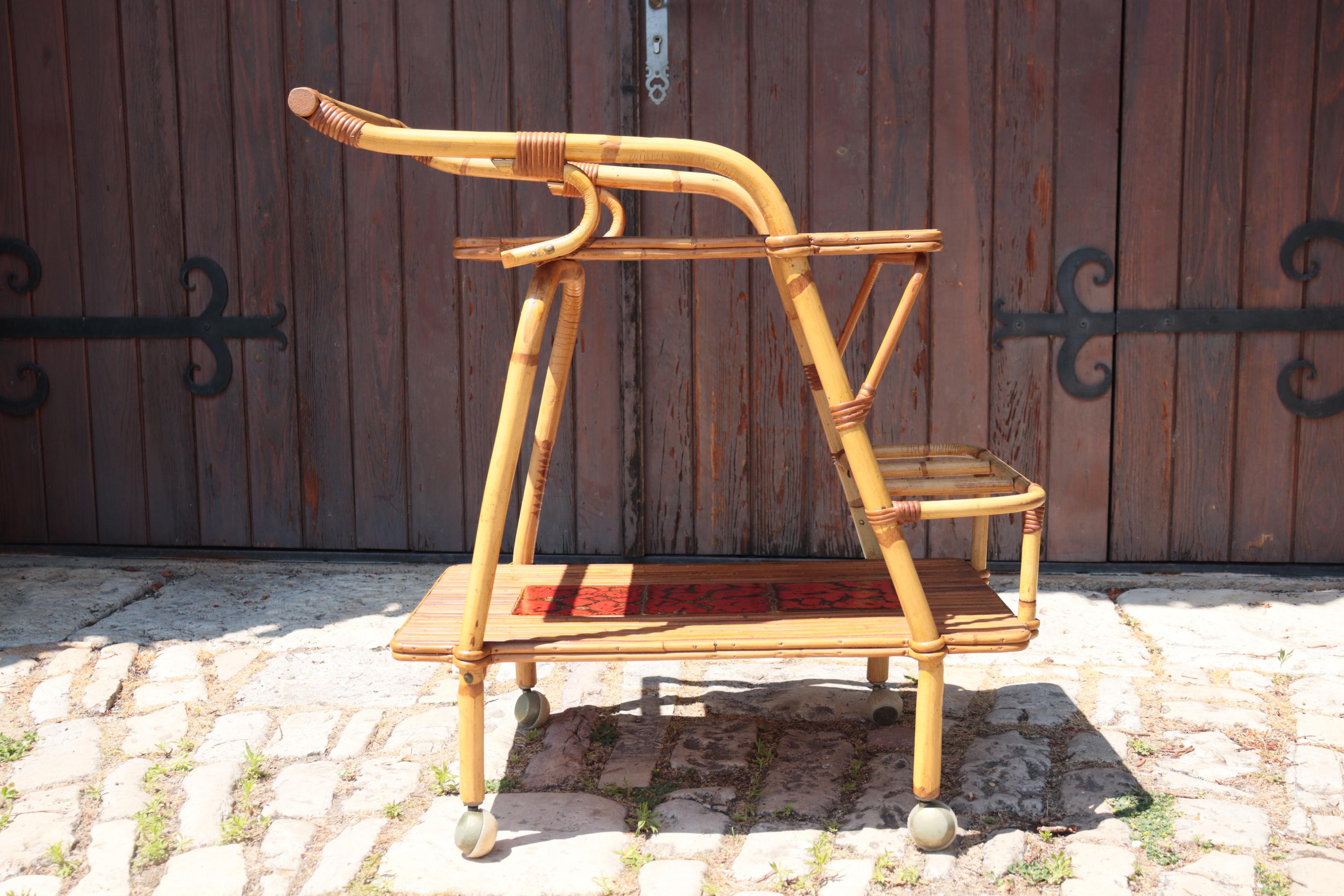 Metà XX secolo Tavolo rotante in rattan e ceramica di Audoux-minnet, CIRCA 1950 in vendita