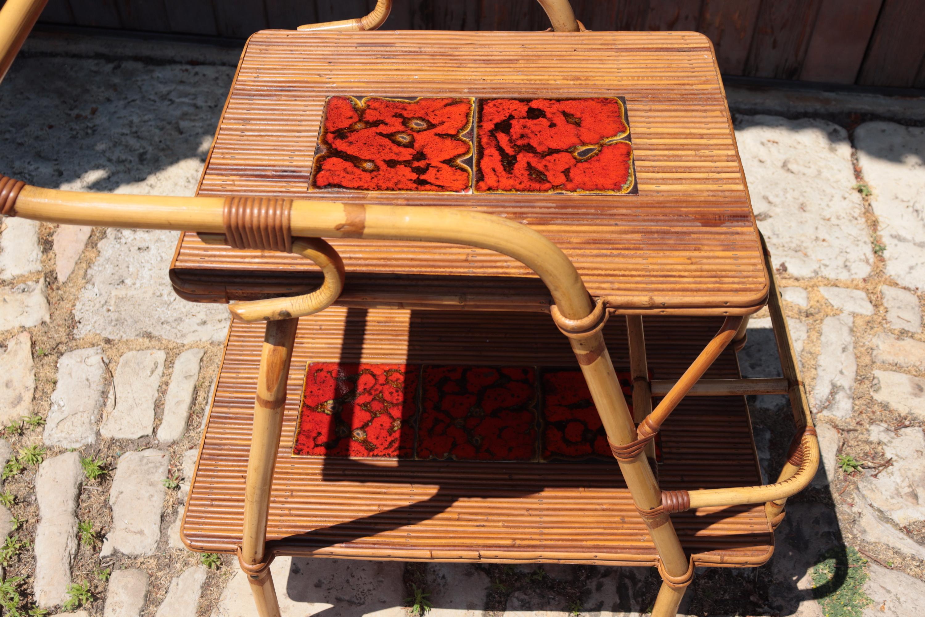 Rattan Tavolo rotante in rattan e ceramica di Audoux-minnet, CIRCA 1950 in vendita