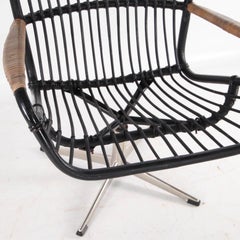 Fauteuil pivotant en rotin et chrome