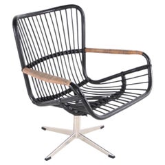 Fauteuil pivotant en rotin et chrome